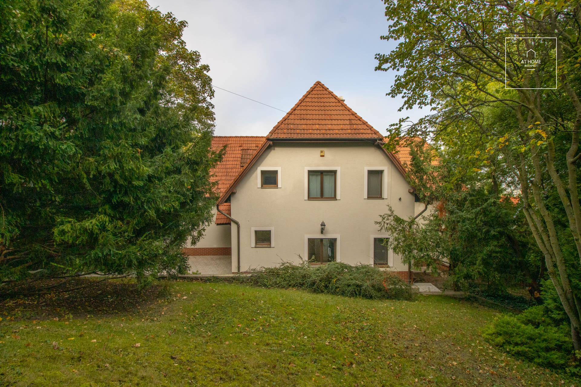 EXCLUSIVE FAMILY RESIDENCE IN KÚTVÖLGY – DISTRICT XII