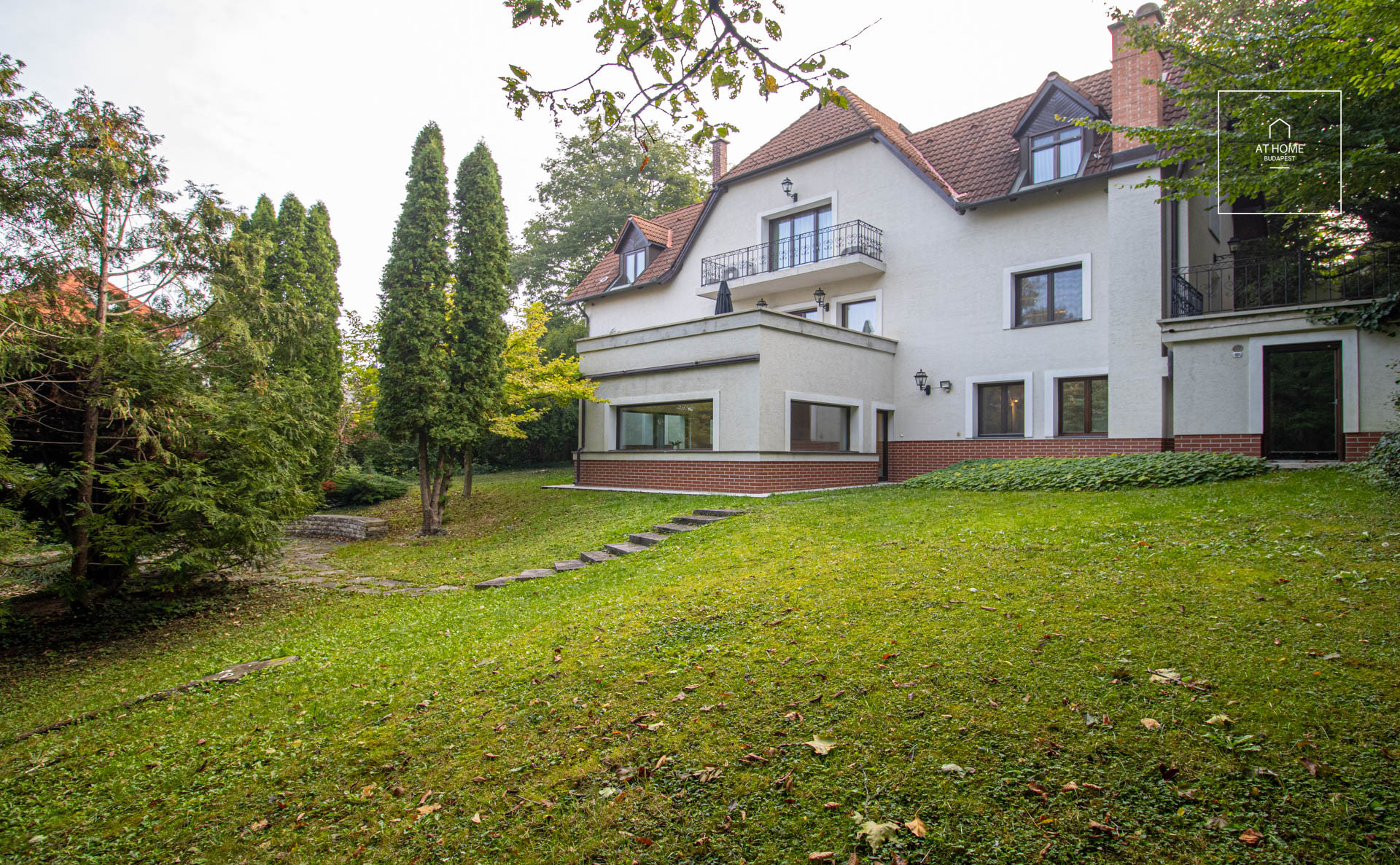 EXCLUSIVE FAMILY RESIDENCE IN KÚTVÖLGY – DISTRICT XII