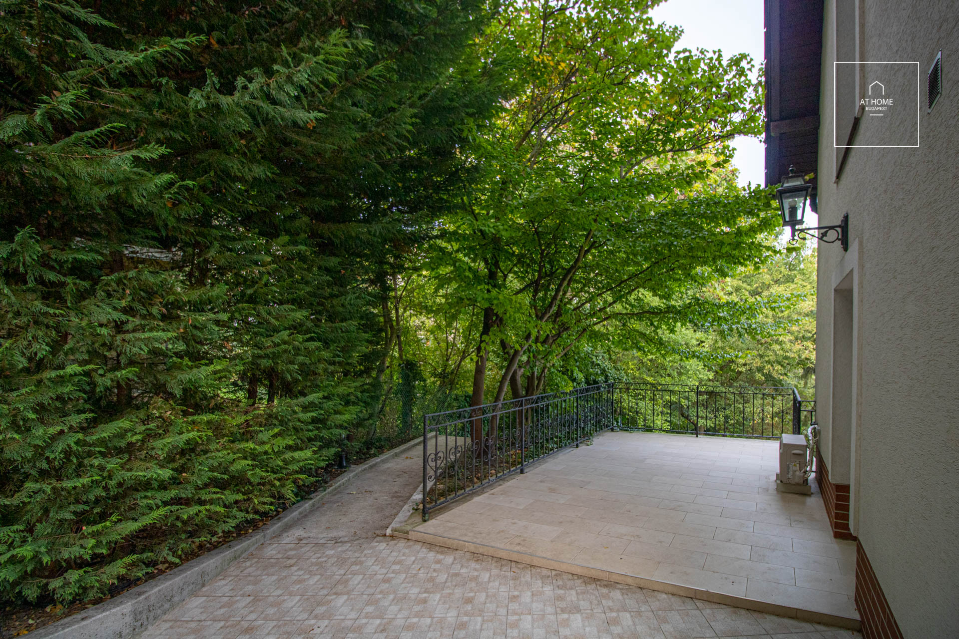 EXCLUSIVE FAMILY RESIDENCE IN KÚTVÖLGY – DISTRICT XII