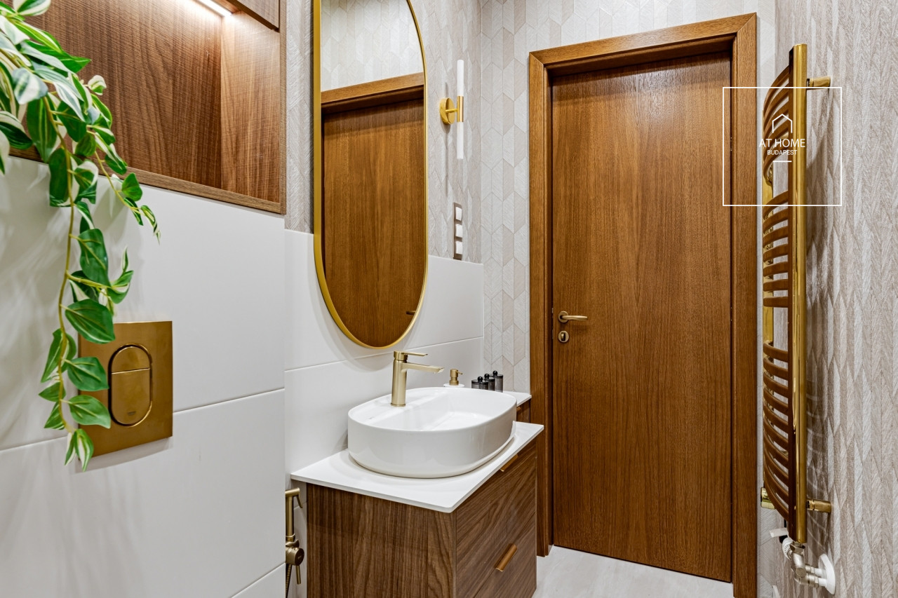 Renovated 63 sqm 2-bedroom apartment in District V, Belváros (City Centre)