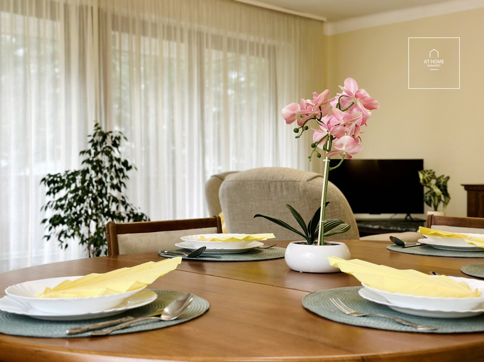 Ground-floor, 106 sqm, three-bedroom apartment with a terrace in Szemlőhegy, Budapest’s 2nd district