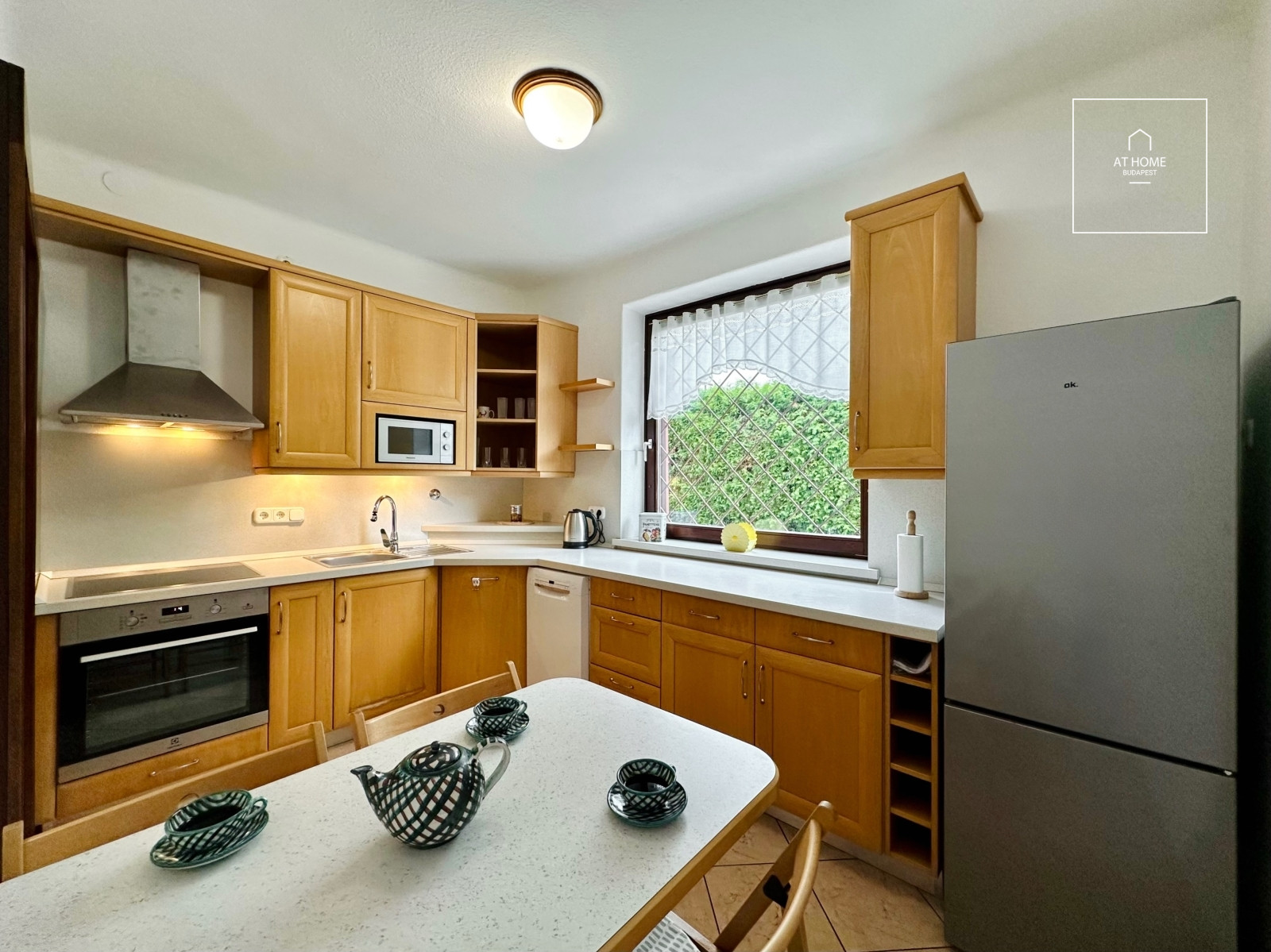 Ground-floor, 106 sqm, three-bedroom apartment with a terrace in Szemlőhegy, Budapest’s 2nd district