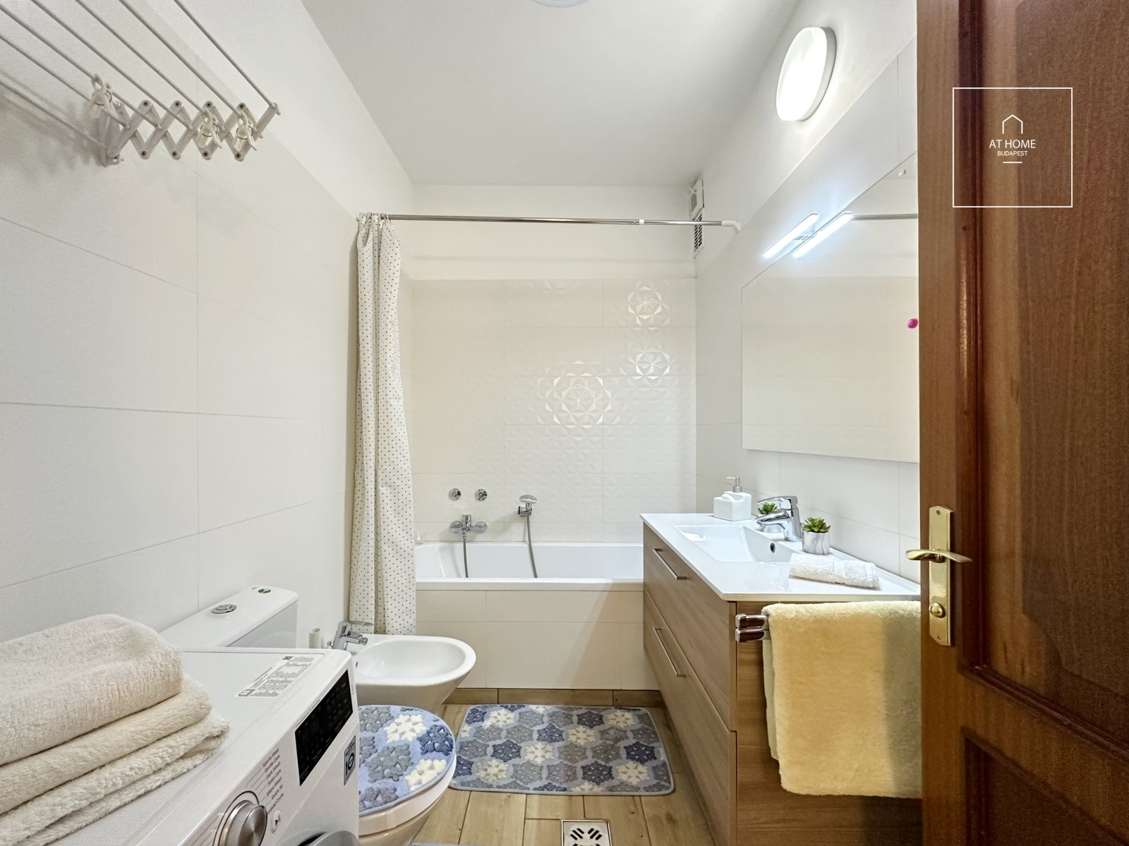 Ground-floor, 106 sqm, three-bedroom apartment with a terrace in Szemlőhegy, Budapest’s 2nd district