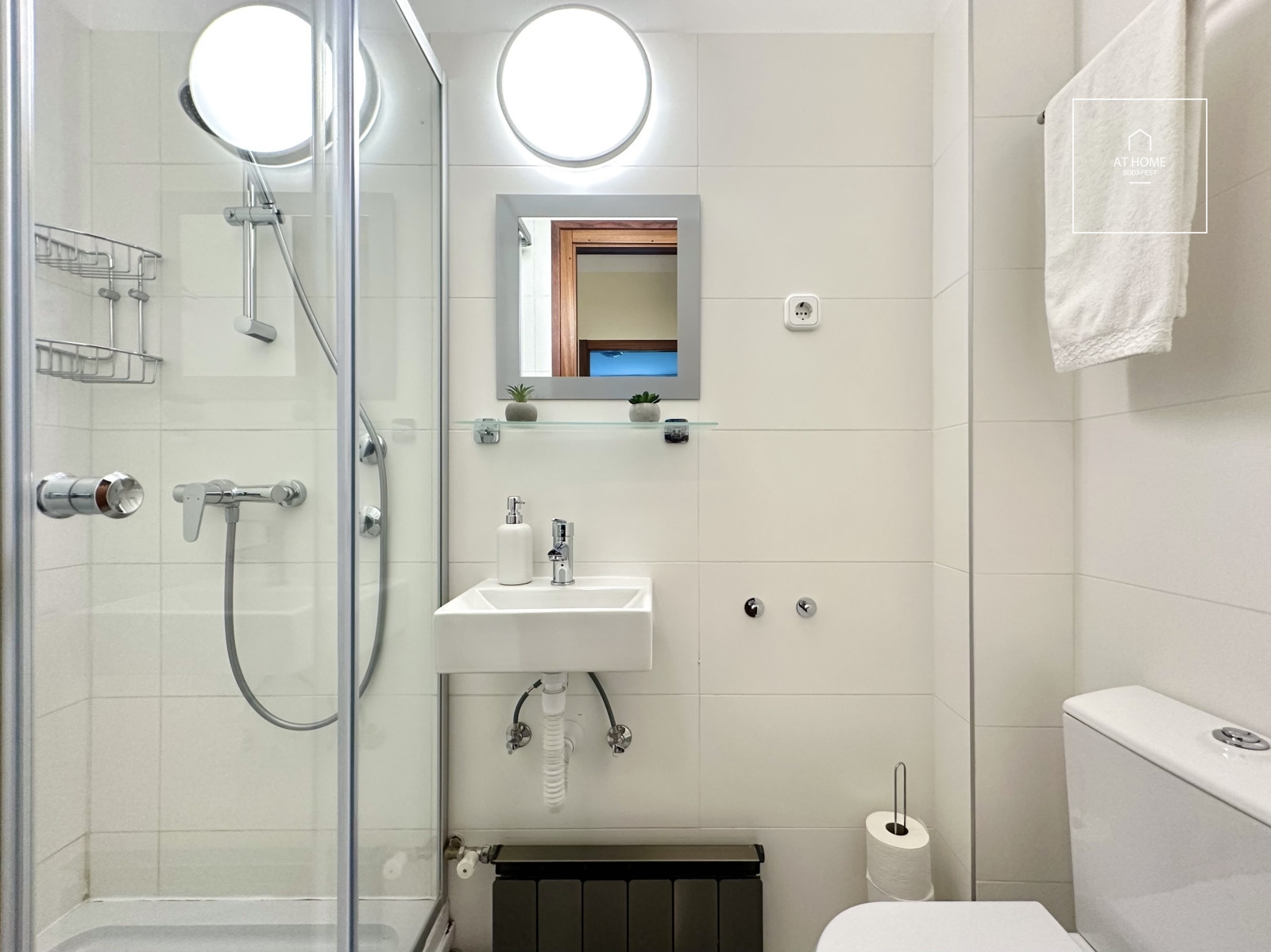 Ground-floor, 106 sqm, three-bedroom apartment with a terrace in Szemlőhegy, Budapest’s 2nd district