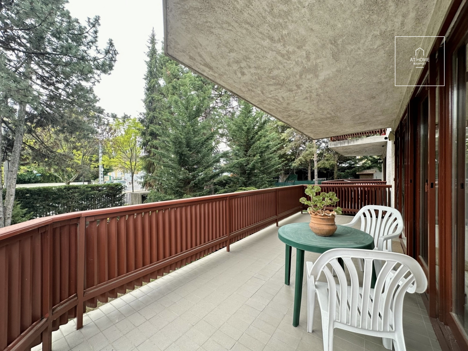 Ground-floor, 106 sqm, three-bedroom apartment with a terrace in Szemlőhegy, Budapest’s 2nd district