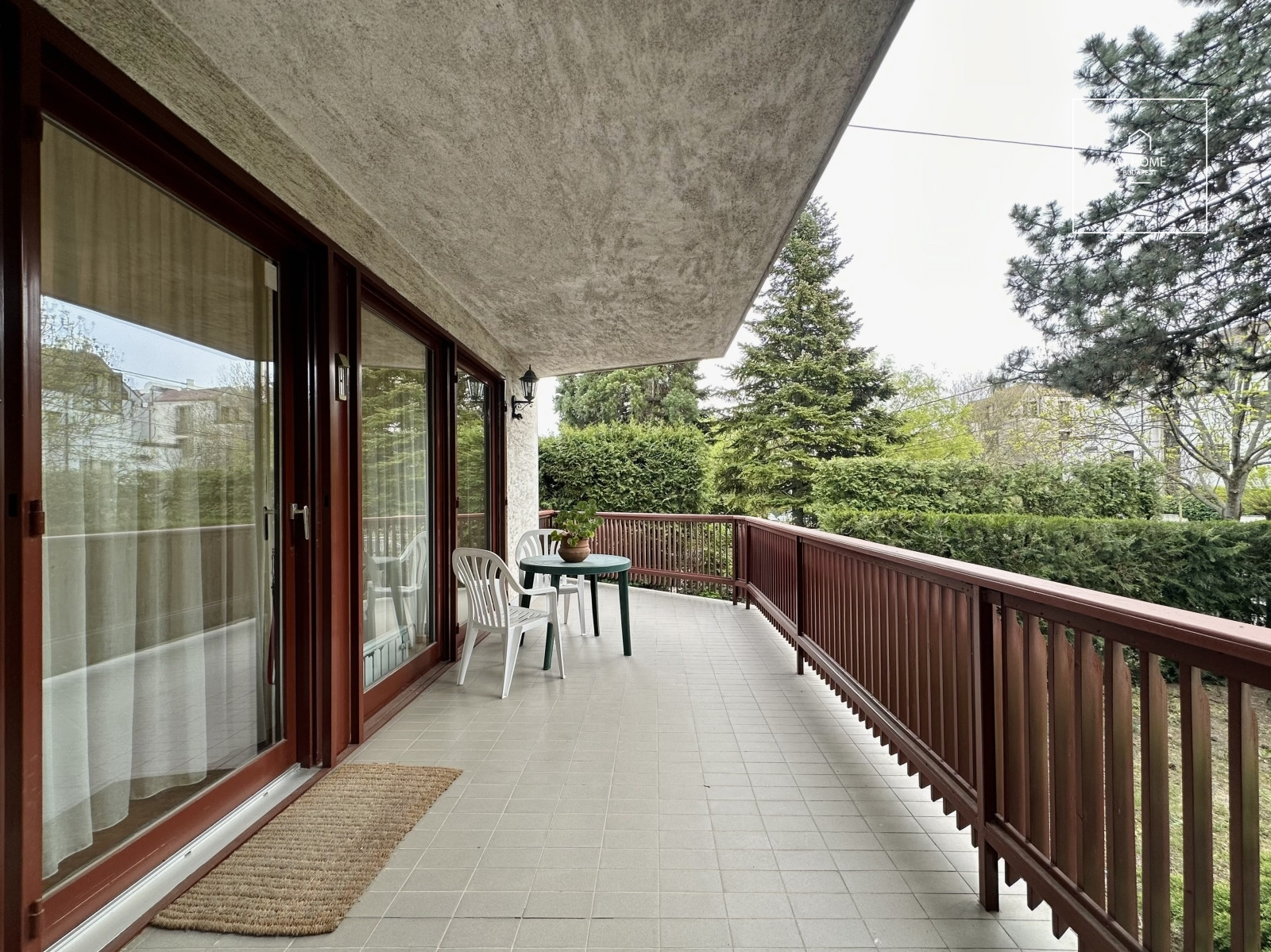 Ground-floor, 106 sqm, three-bedroom apartment with a terrace in Szemlőhegy, Budapest’s 2nd district