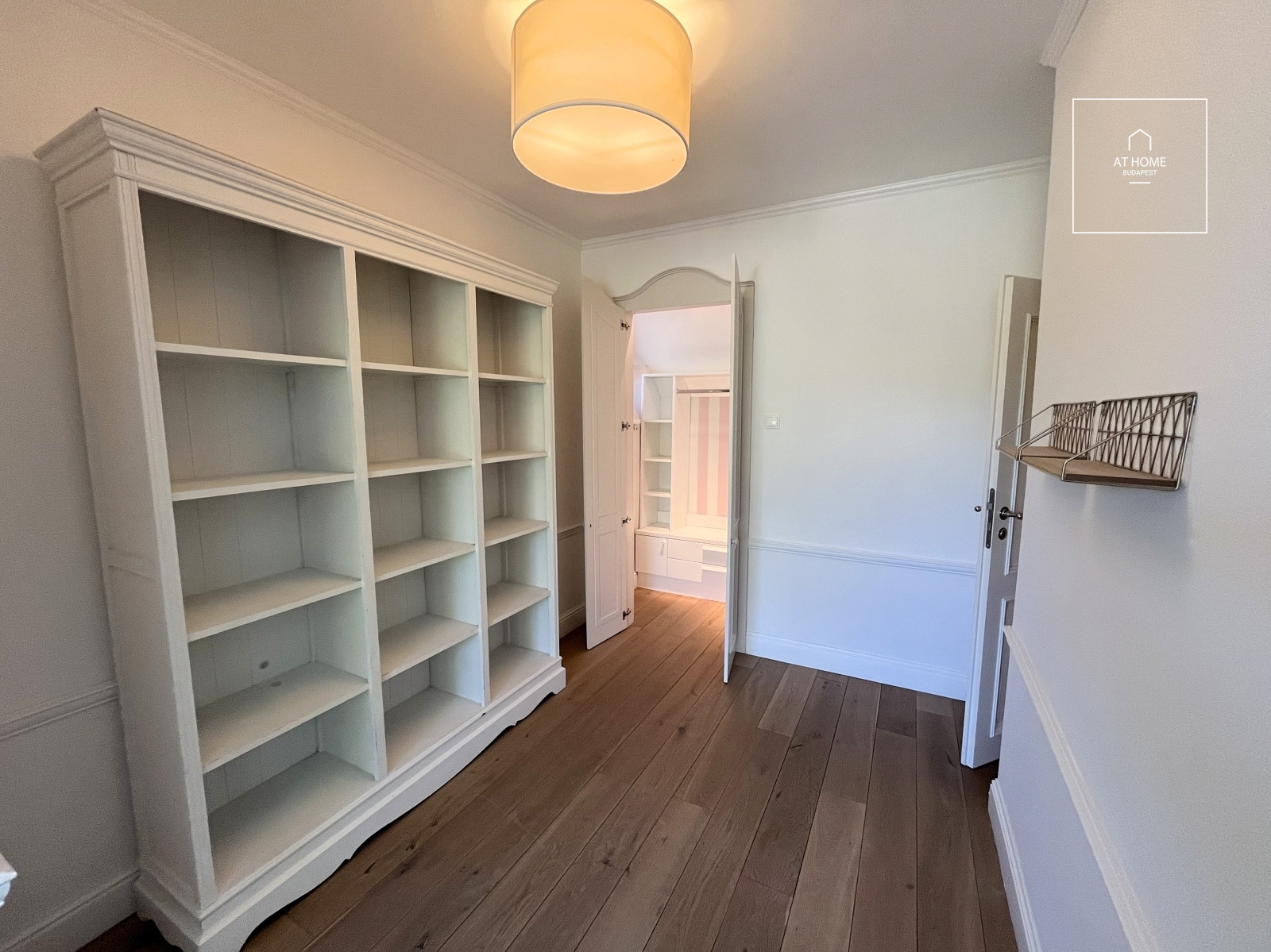 Exclusive family house for rent in the 2nd district of Budapest, Máriaremete