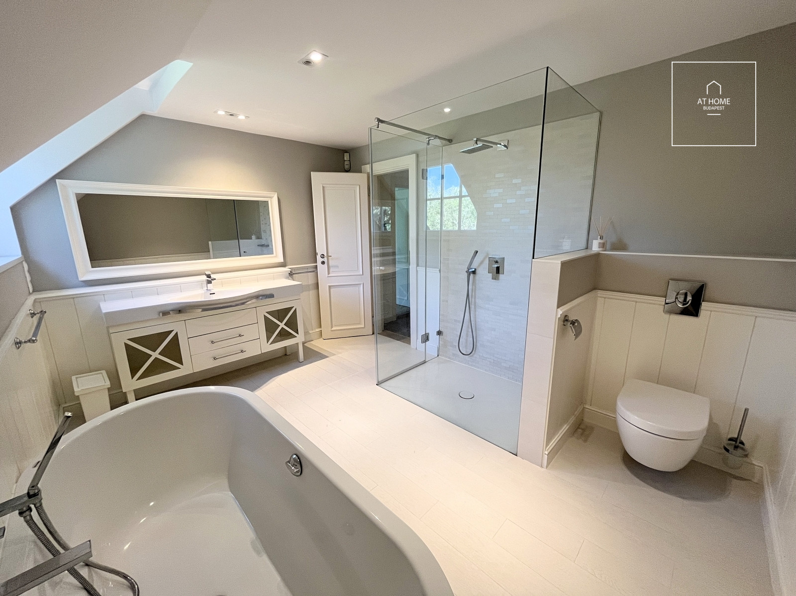 Exclusive family house for rent in the 2nd district of Budapest, Máriaremete