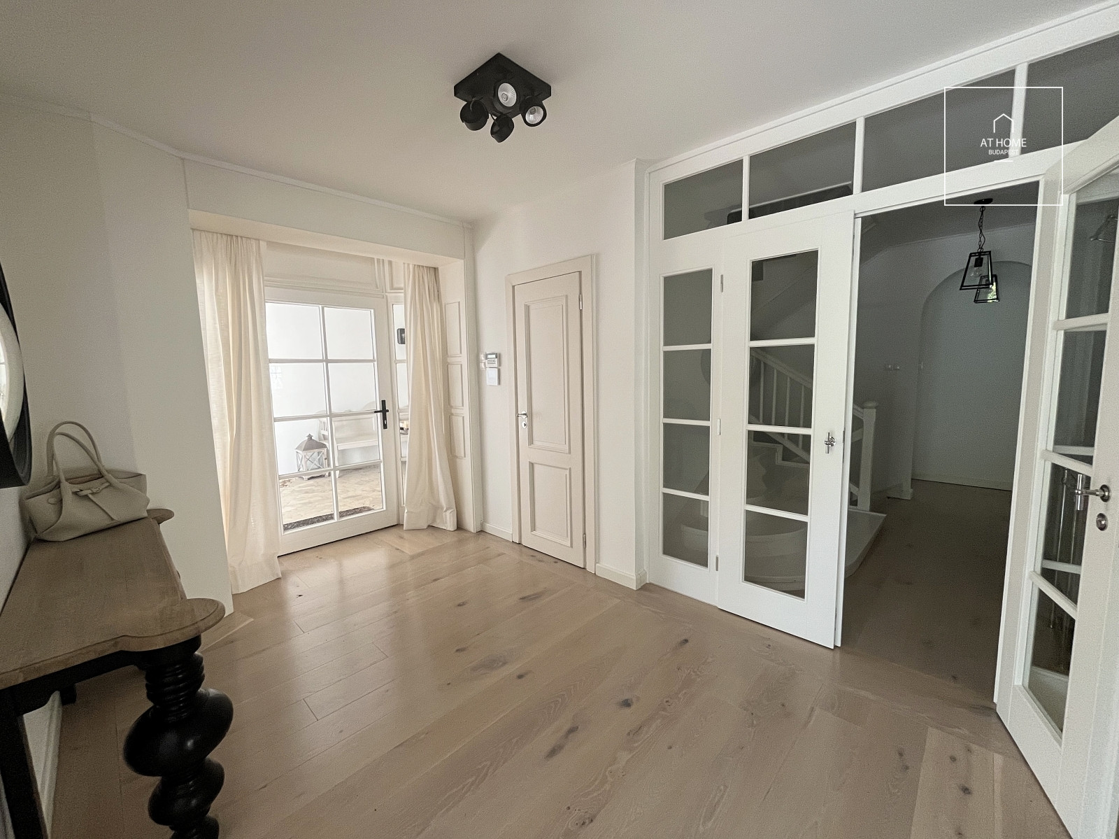 Exclusive family house for rent in the 2nd district of Budapest, Máriaremete
