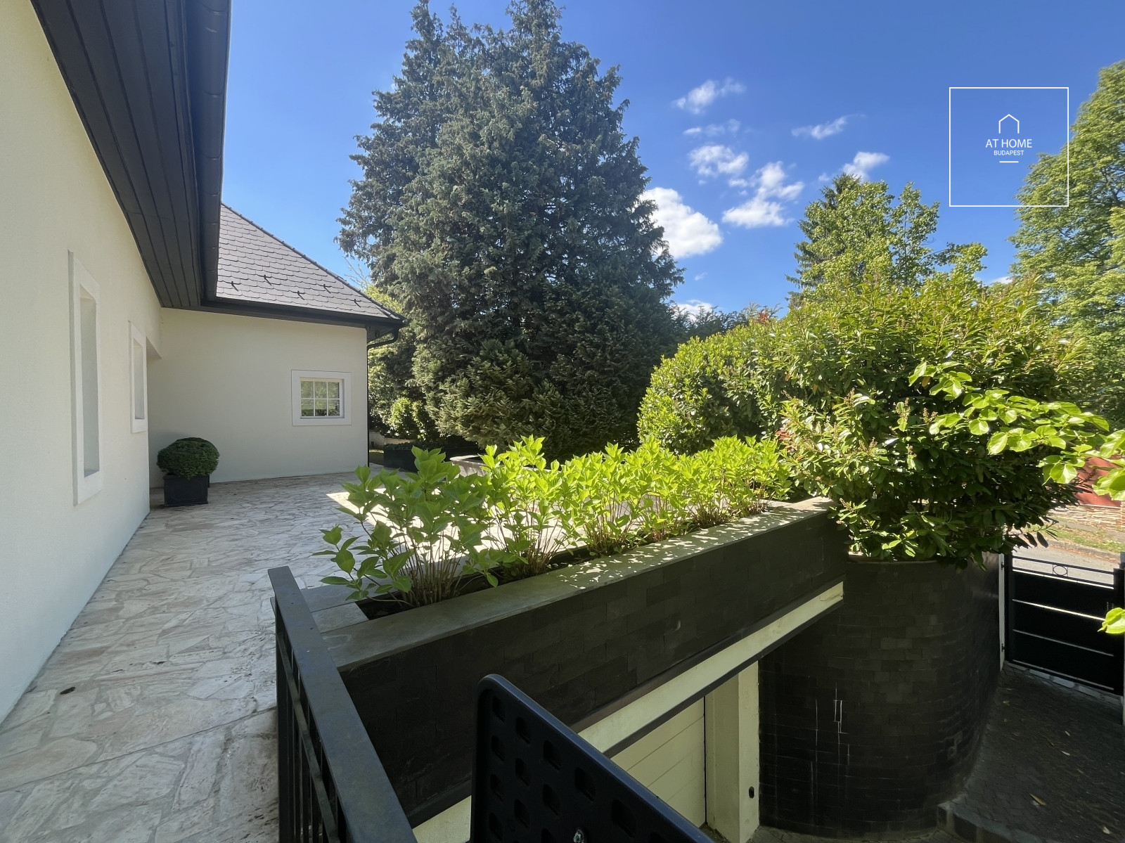 Exclusive family house for rent in the 2nd district of Budapest, Máriaremete