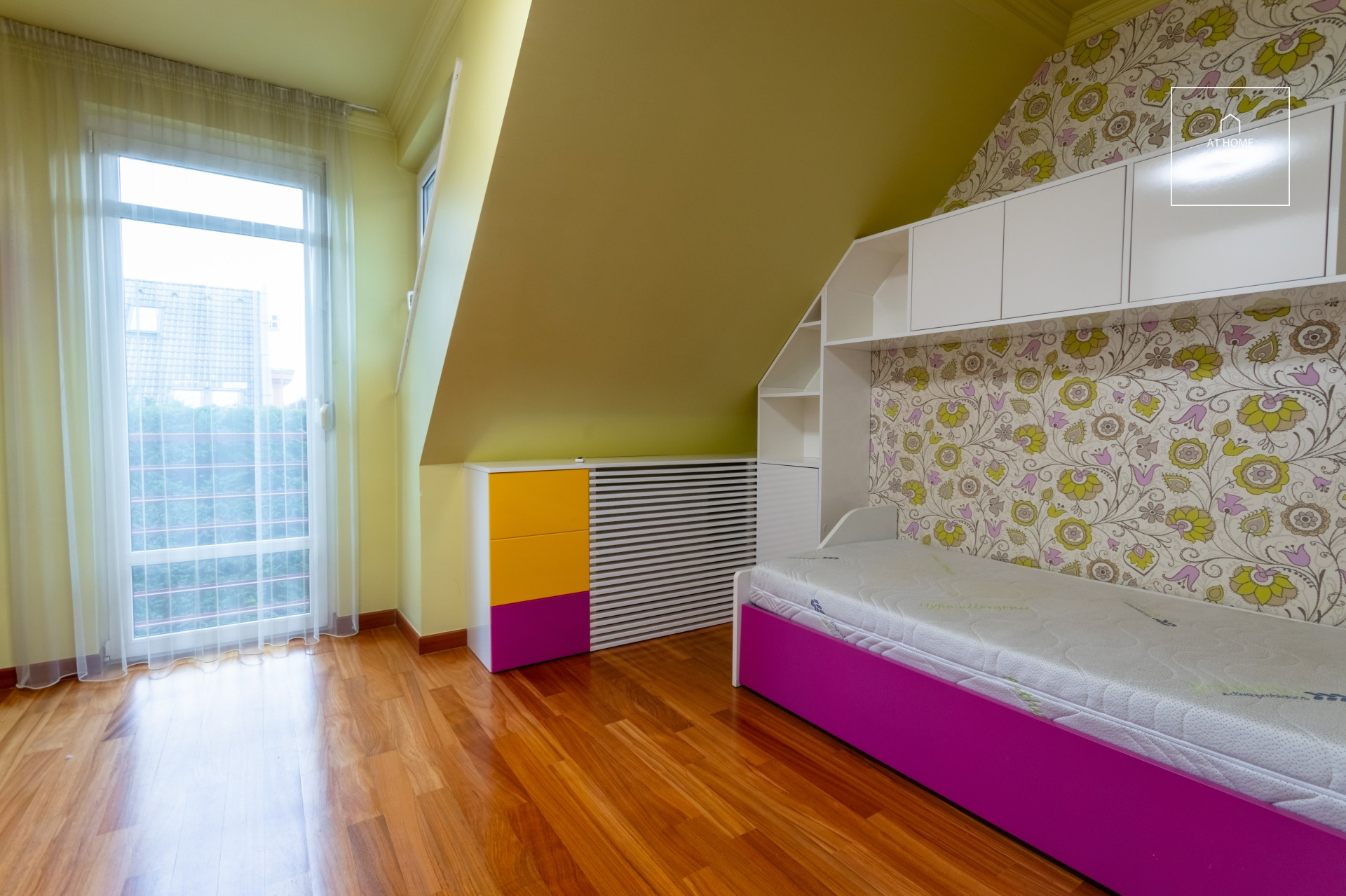 ELEGANT TERRACED HOME WITH PRIVATE GARDEN IN A QUIET STREET OF CSILLAGHEGY – DISTRICT III