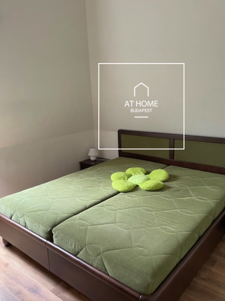 Panoramic 100 sqm penthouse apartment with 3 bedrooms and a balcony in District II/A