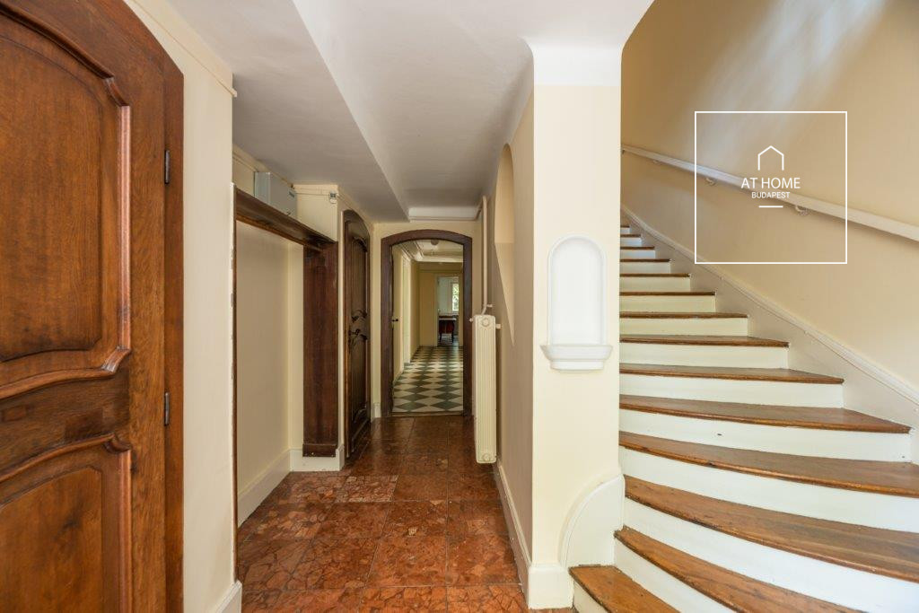 In the 12th district of Budapest a castle in good condition on a beautiful estate is for rent