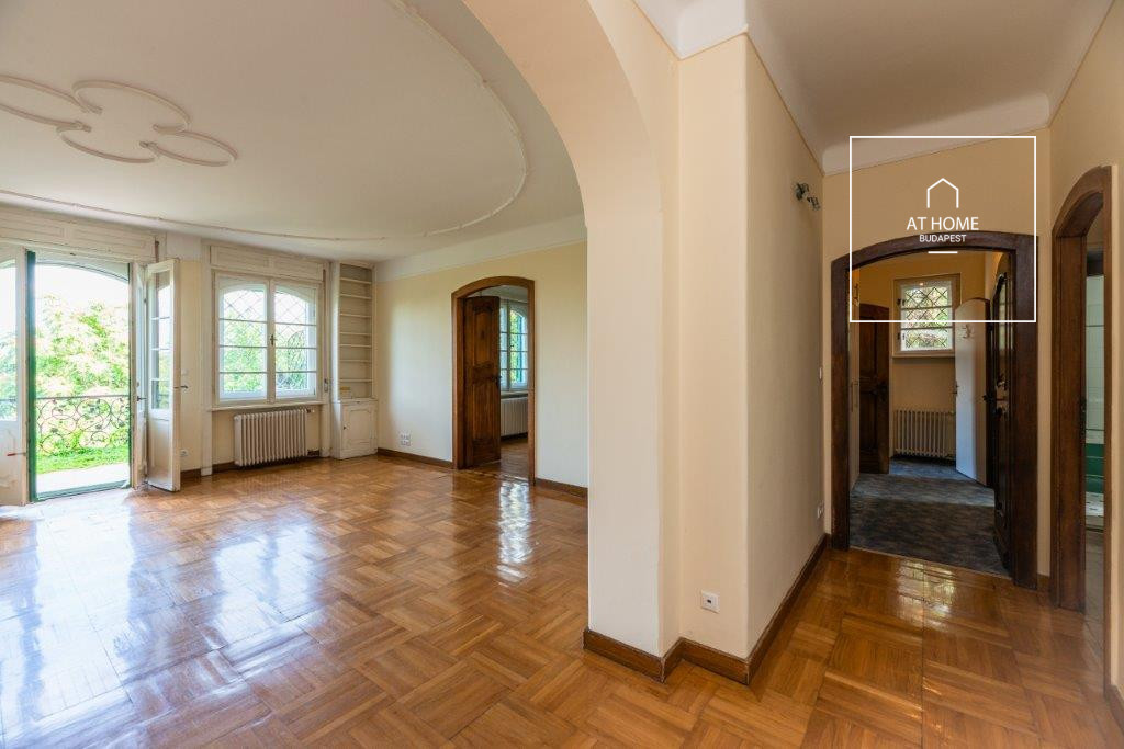 In the 12th district of Budapest a castle in good condition on a beautiful estate is for rent