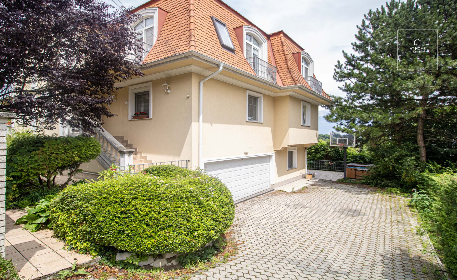 Exclusive semi-detached house for rent Budapest XII. district, Istenhegy