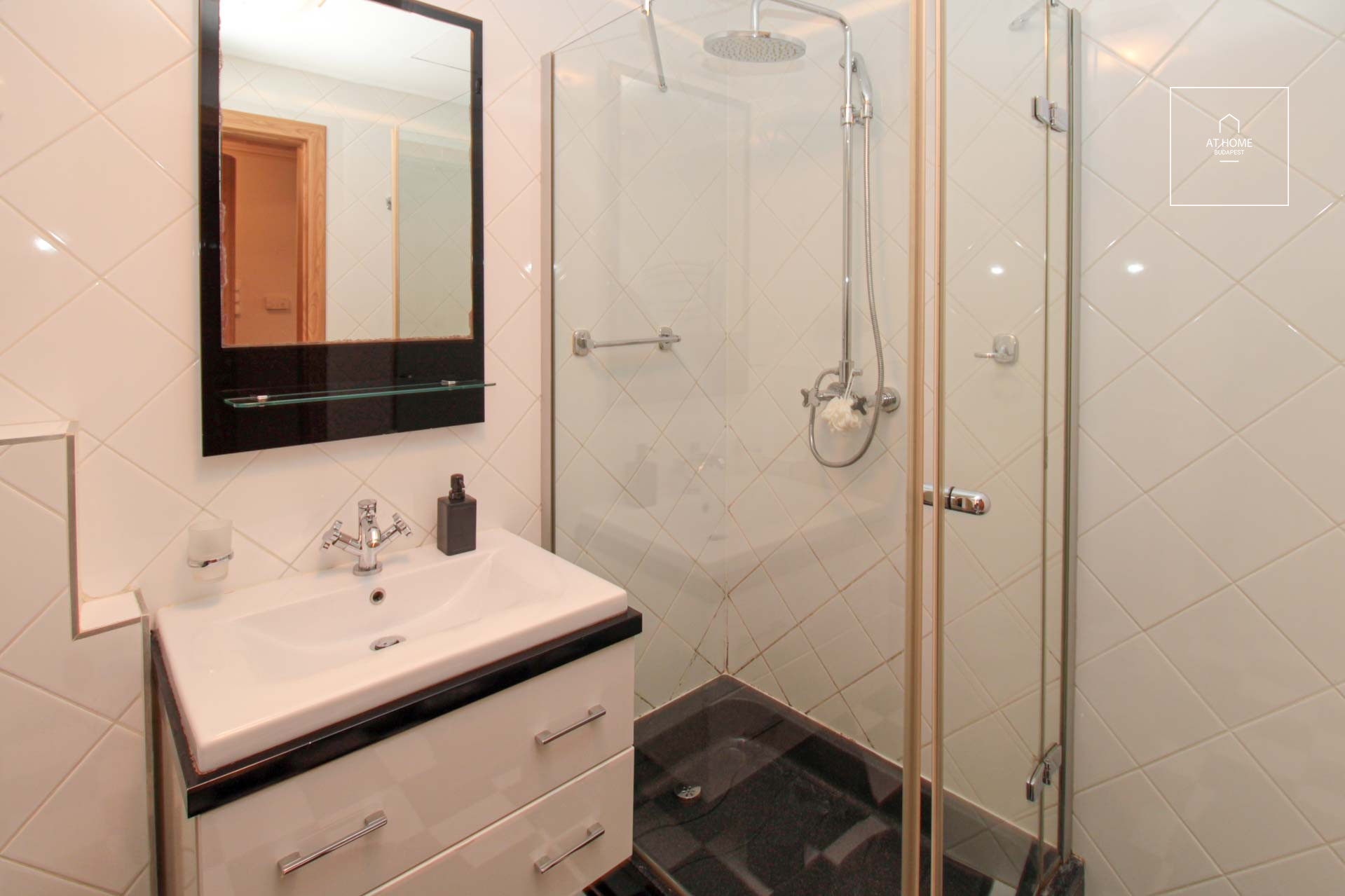 Two-bedroom apartment for rent Budapest II. Rózsadomb district