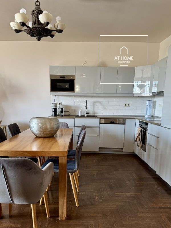 120 sqm apartment in a residential park with terrace and parking in District II