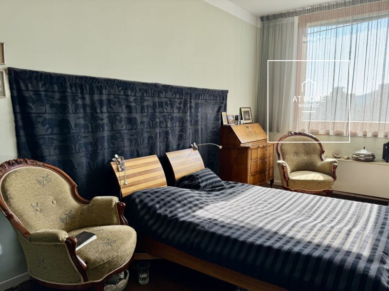 120 sqm apartment in a residential park with terrace and parking in District II