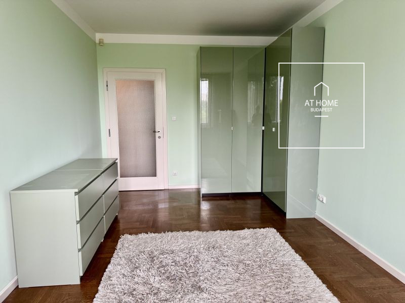 120 sqm apartment in a residential park with terrace and parking in District II