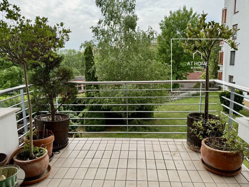 120 sqm apartment in a residential park with terrace and parking in District II