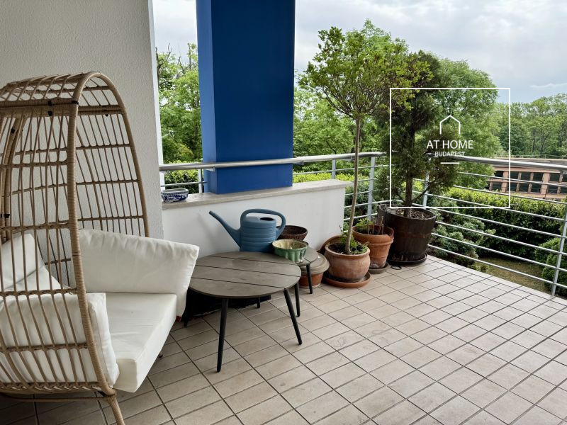 120 sqm apartment in a residential park with terrace and parking in District II