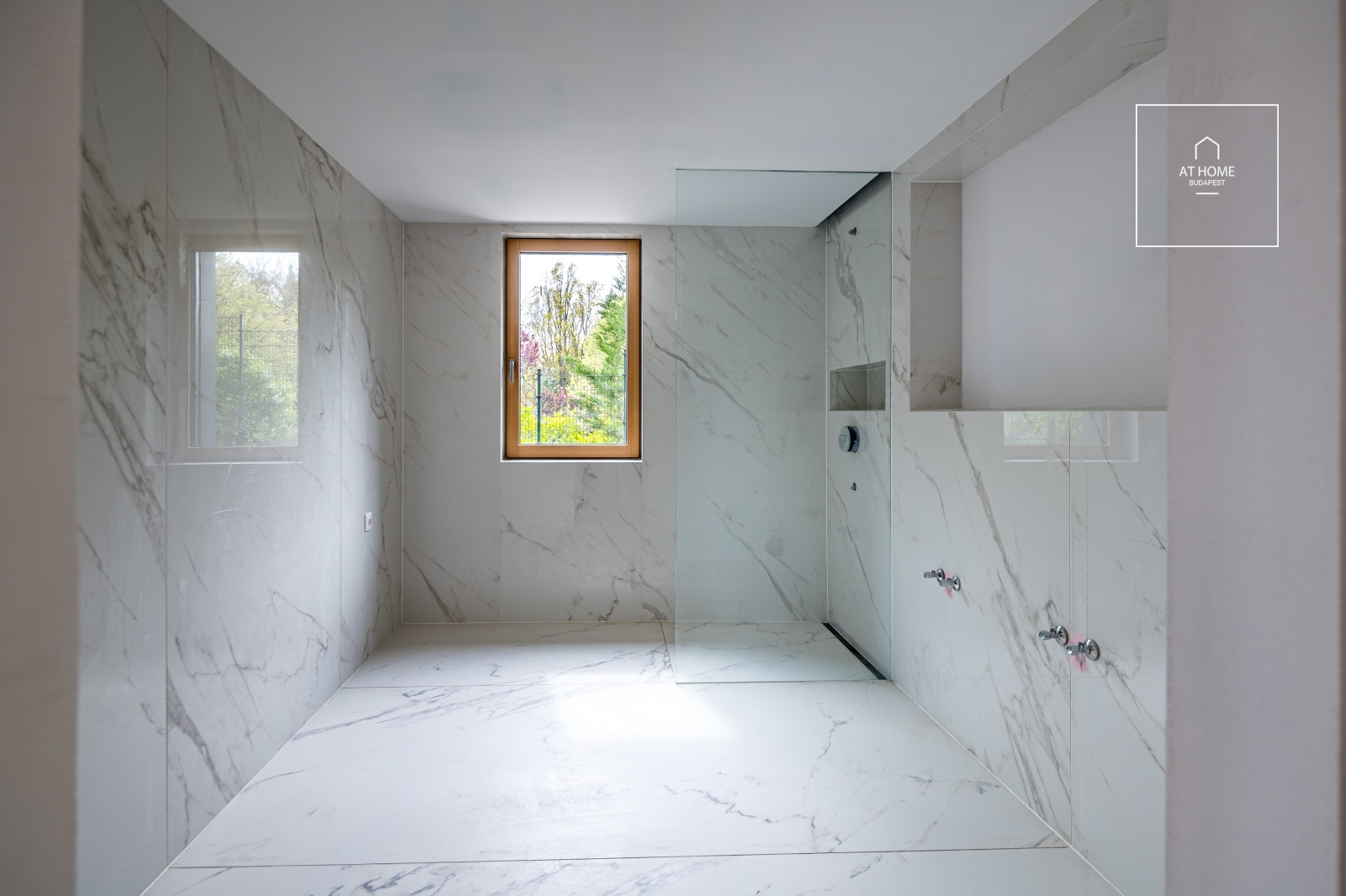 Brand new premium 130 sqm garden-connected apartment with a 42 sqm terrace in District II