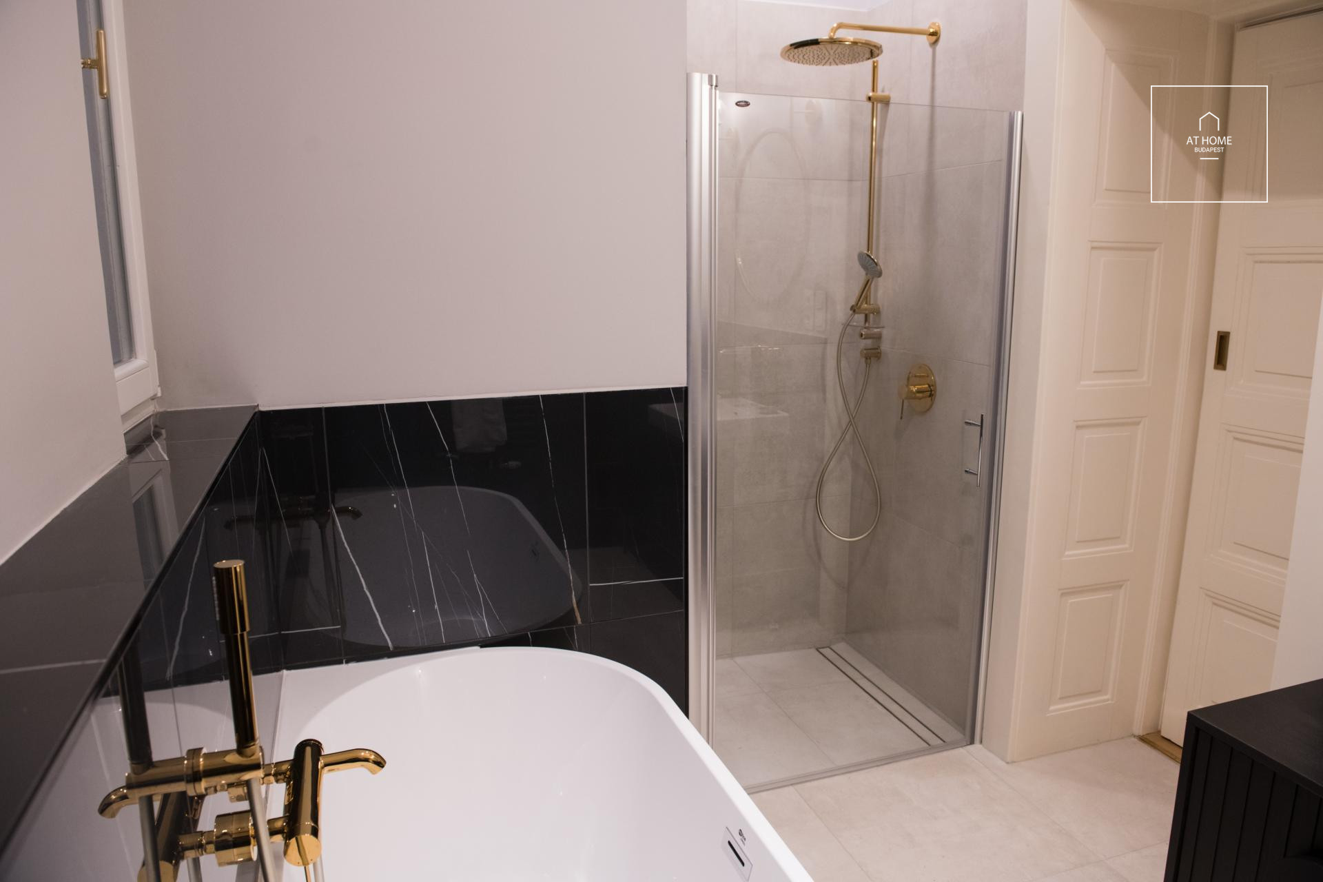160 sqm luxury apartment with 3 bedrooms in Budapest’s Palace District
