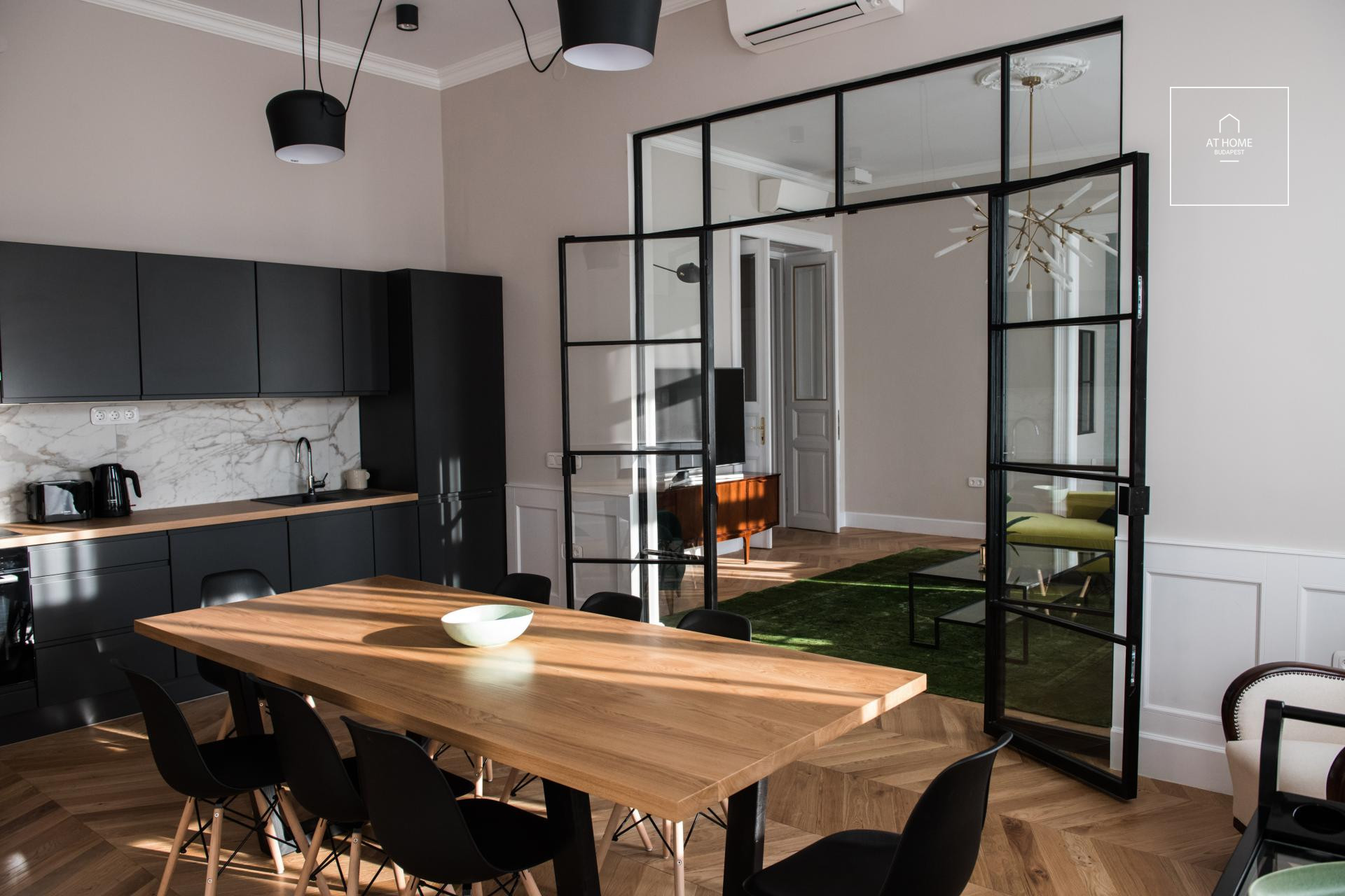 162 sqm apartment with 2 bedrooms in Budapest’s 6th district, in the city center