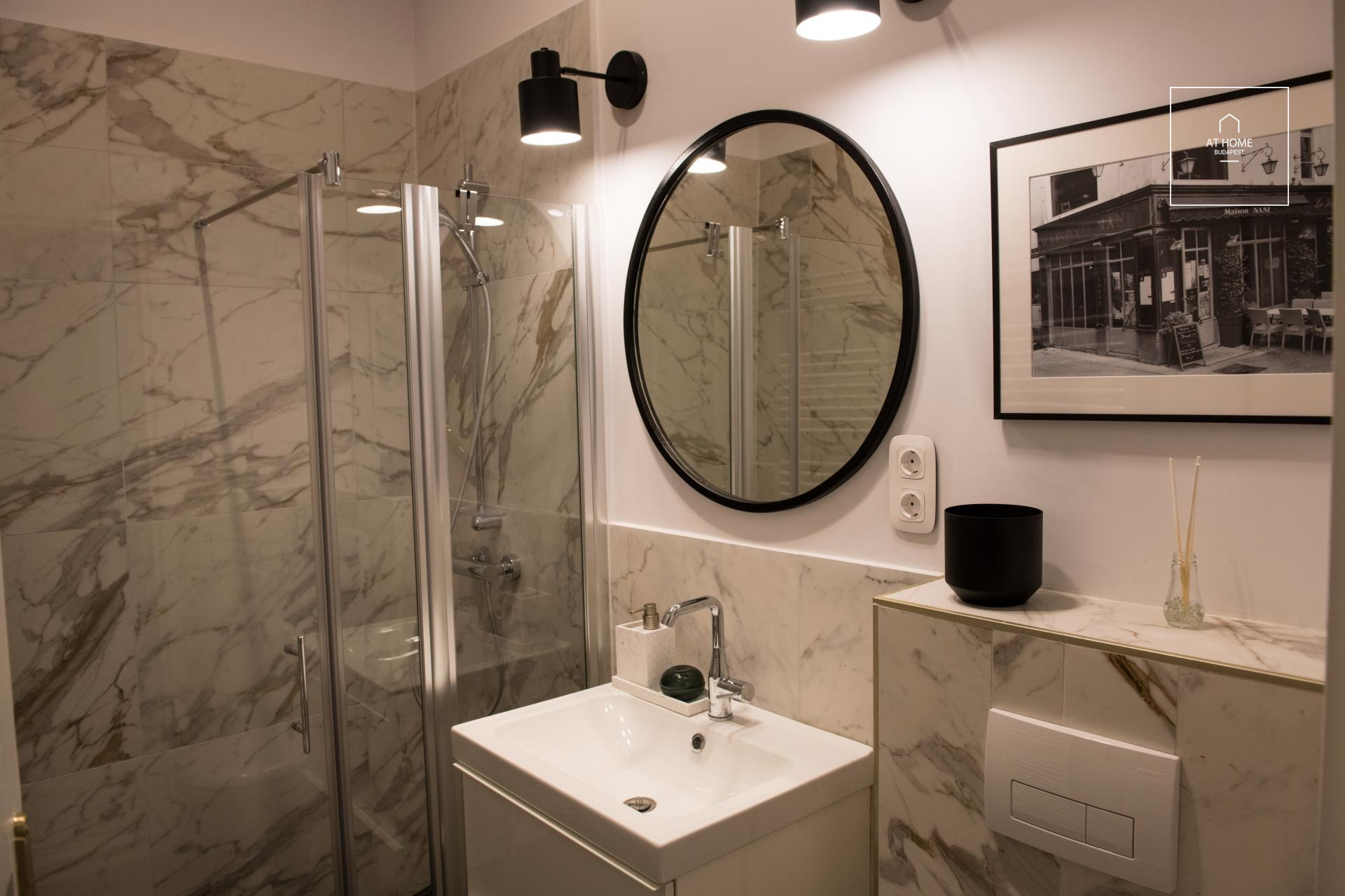 162 sqm apartment with 2 bedrooms in Budapest’s 6th district, in the city center