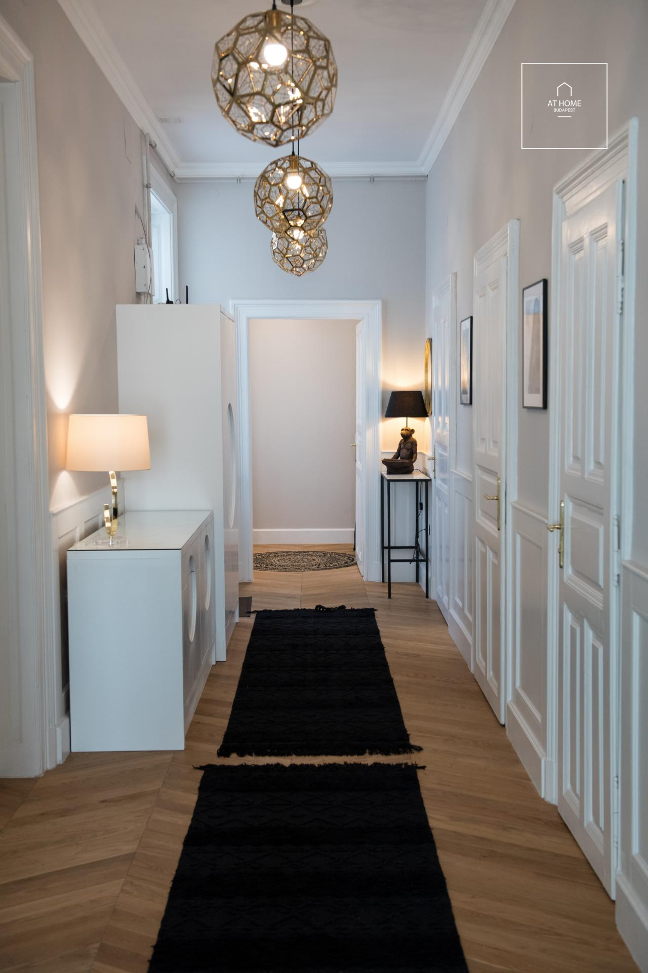 162 sqm apartment with 2 bedrooms in Budapest’s 6th district, in the city center