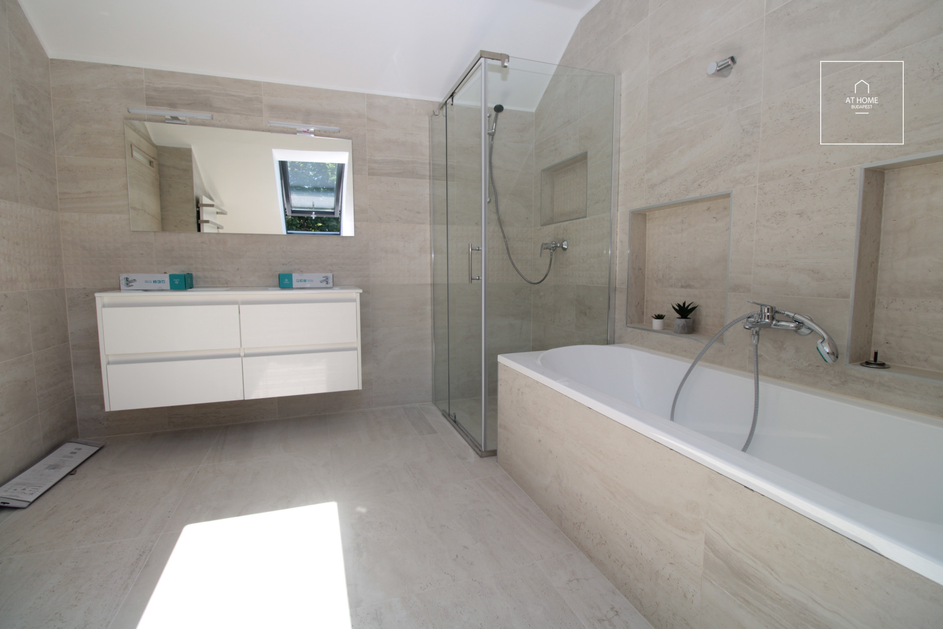 Interior two-storey apartment for rent Budapest, II. district Szépilona