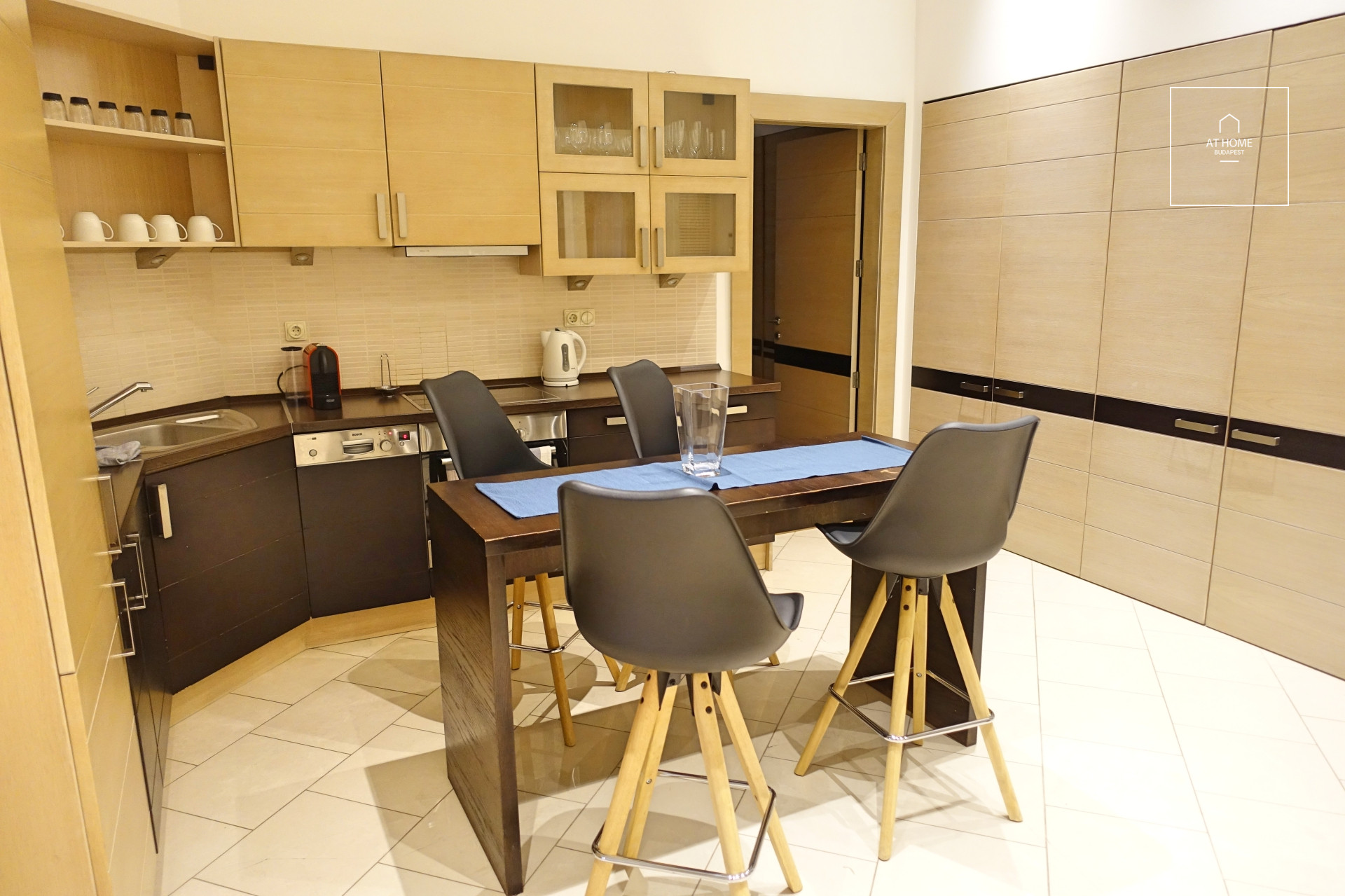 Exclusive apartment for rent Budapest VI. district, Terézváros