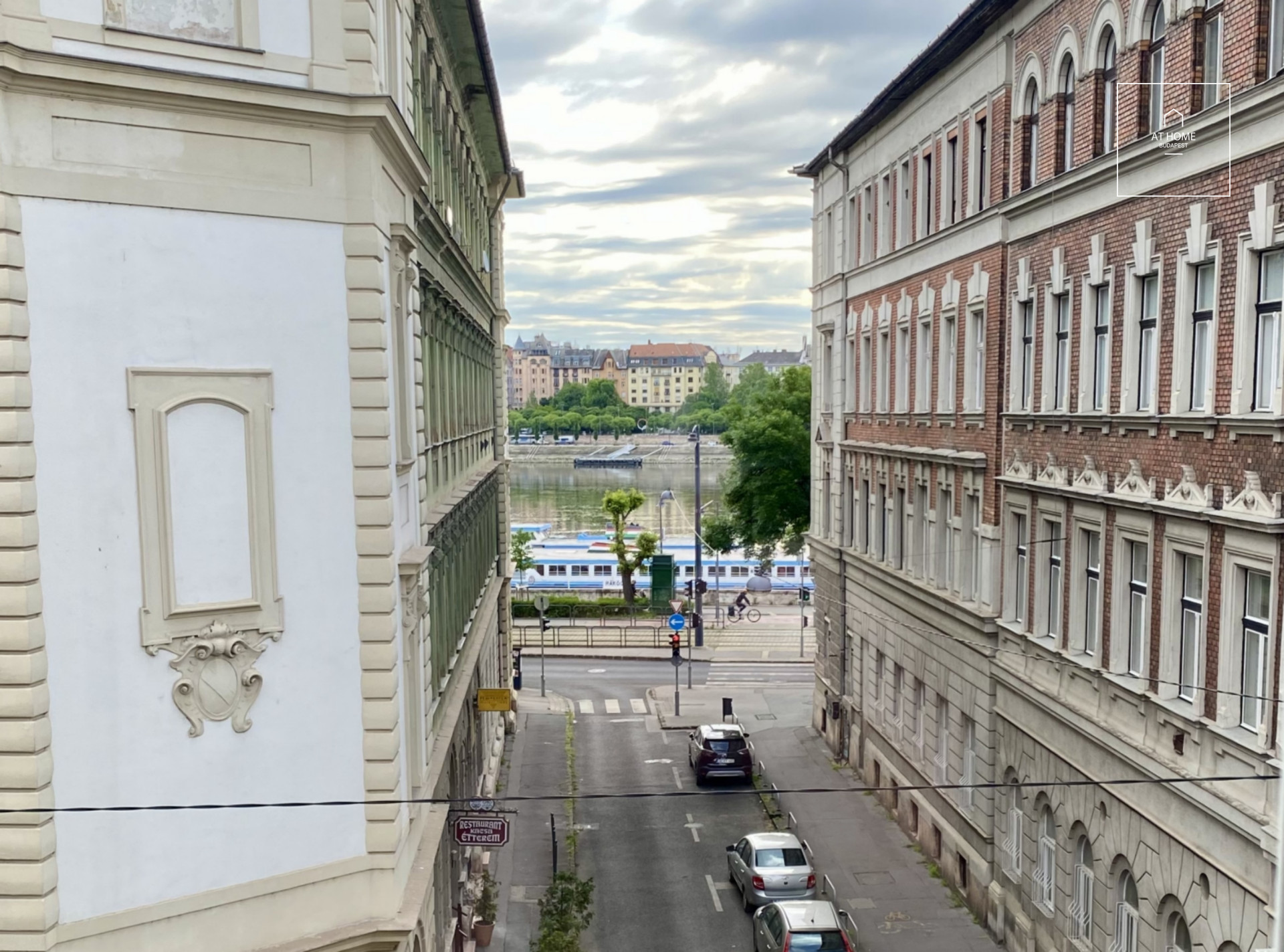Napfényes 105nm-es 2 hálószobás lakás Dunai kilátással eladó, Víziváros, Budapest