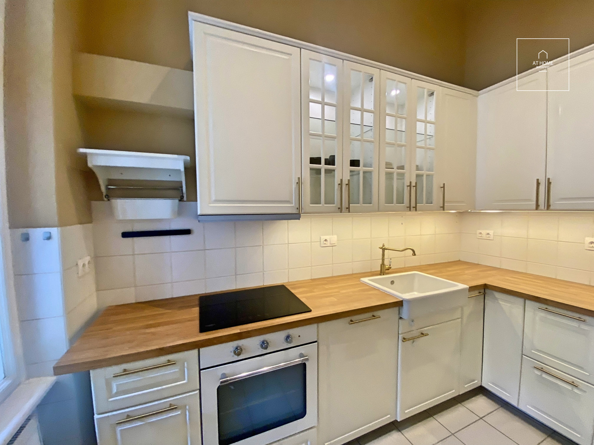 Sunny 105 m² two-bedroom apartment with Danube view for sale in Víziváros, Budapest.
