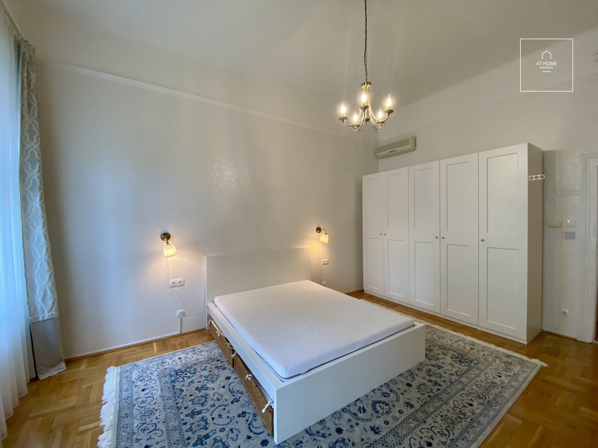 Sunny 105 m² two-bedroom apartment with Danube view for sale in Víziváros, Budapest.
