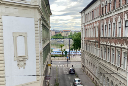 Sunny 105 m² two-bedroom apartment with Danube view for sale in Víziváros, Budapest.