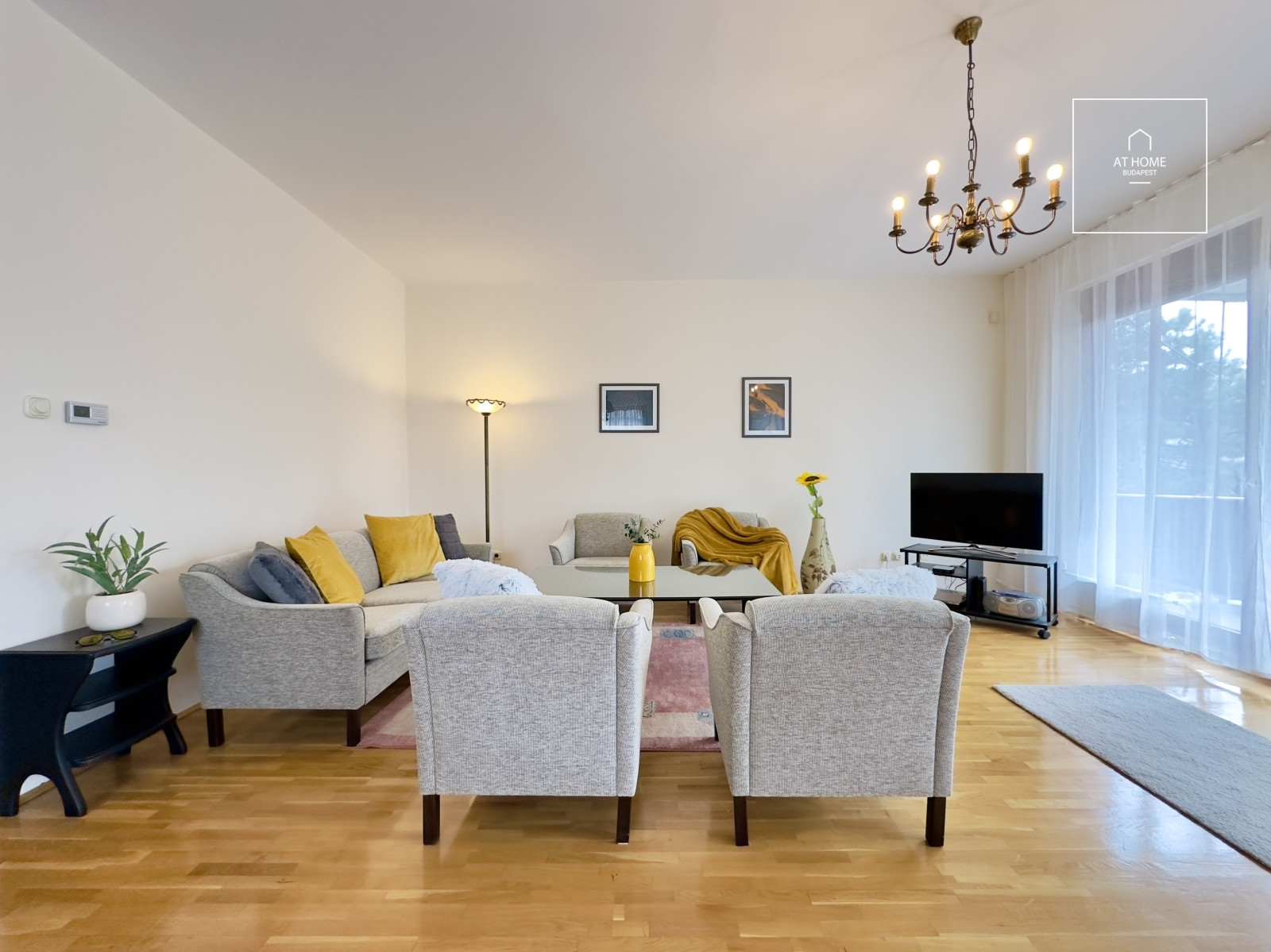 Spacious 100 sqm apartment with terrace and garage parking in Budapest’s 2nd district, Szemlőhegy