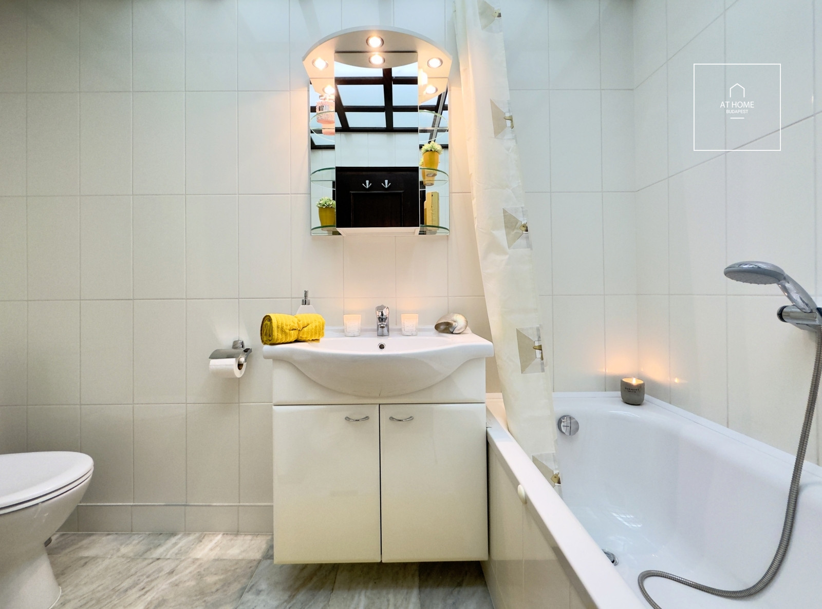 Spacious 100 sqm apartment with terrace and garage parking in Budapest’s 2nd district, Szemlőhegy