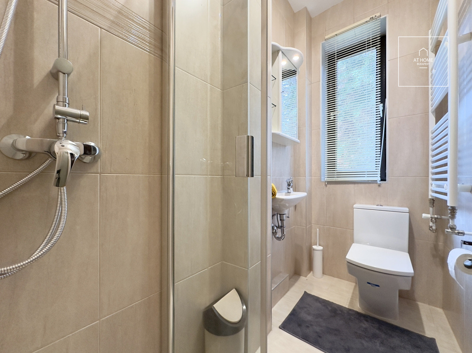 Spacious 100 sqm apartment with terrace and garage parking in Budapest’s 2nd district, Szemlőhegy