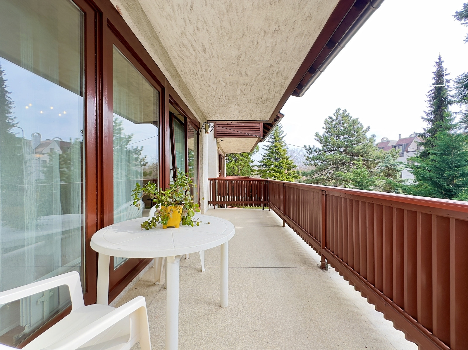 Spacious 100 sqm apartment with terrace and garage parking in Budapest’s 2nd district, Szemlőhegy