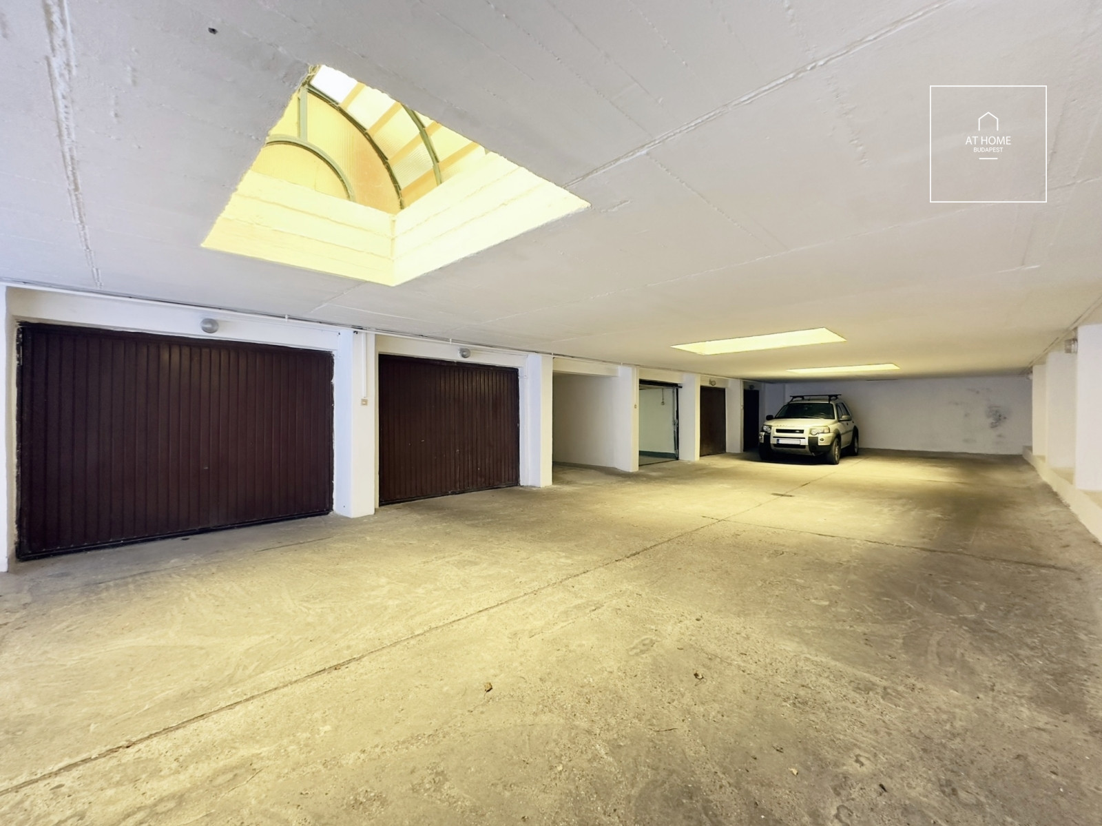 Spacious 100 sqm apartment with terrace and garage parking in Budapest’s 2nd district, Szemlőhegy