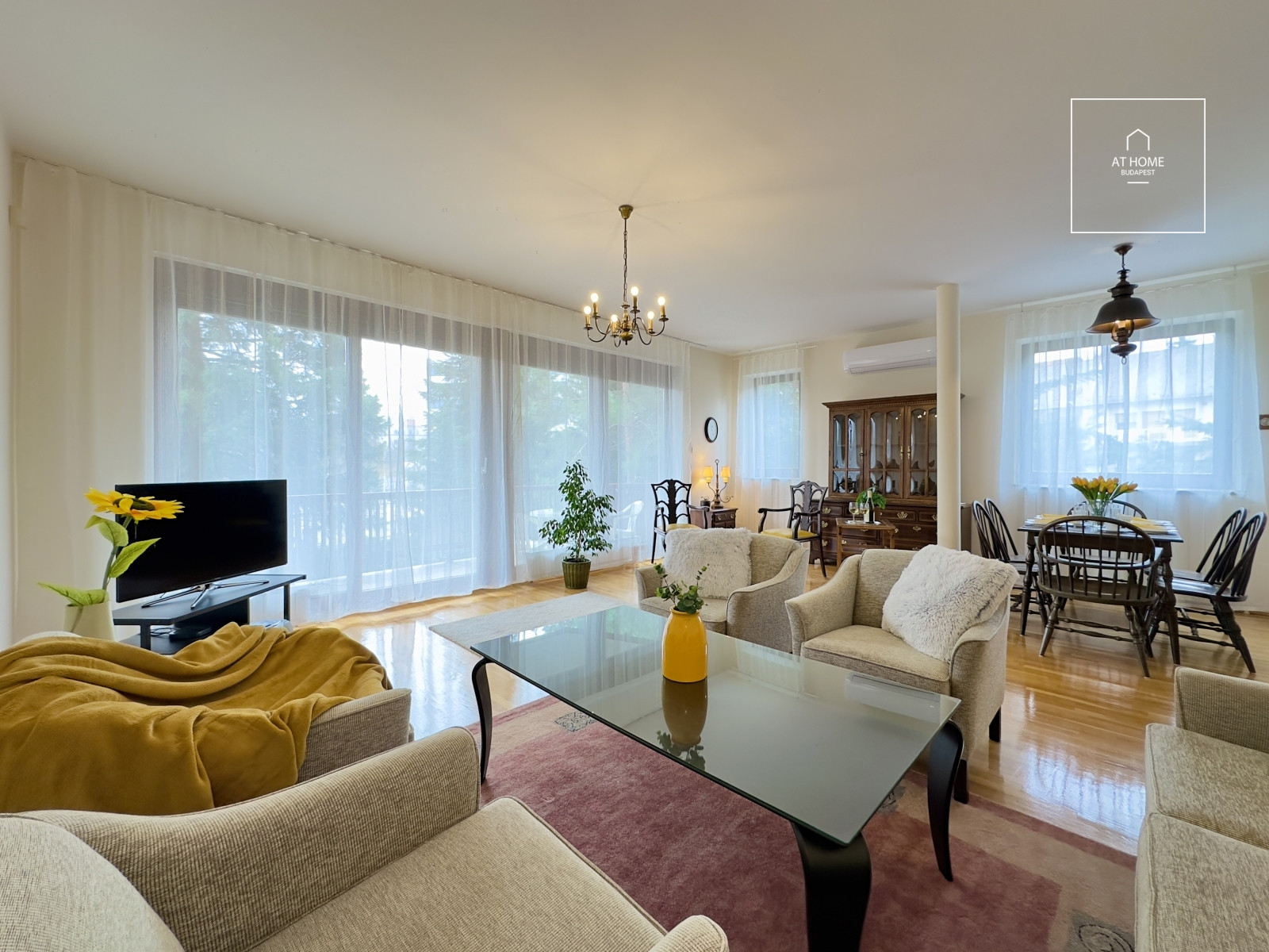 Spacious 100 sqm apartment with terrace and garage parking in Budapest’s 2nd district, Szemlőhegy