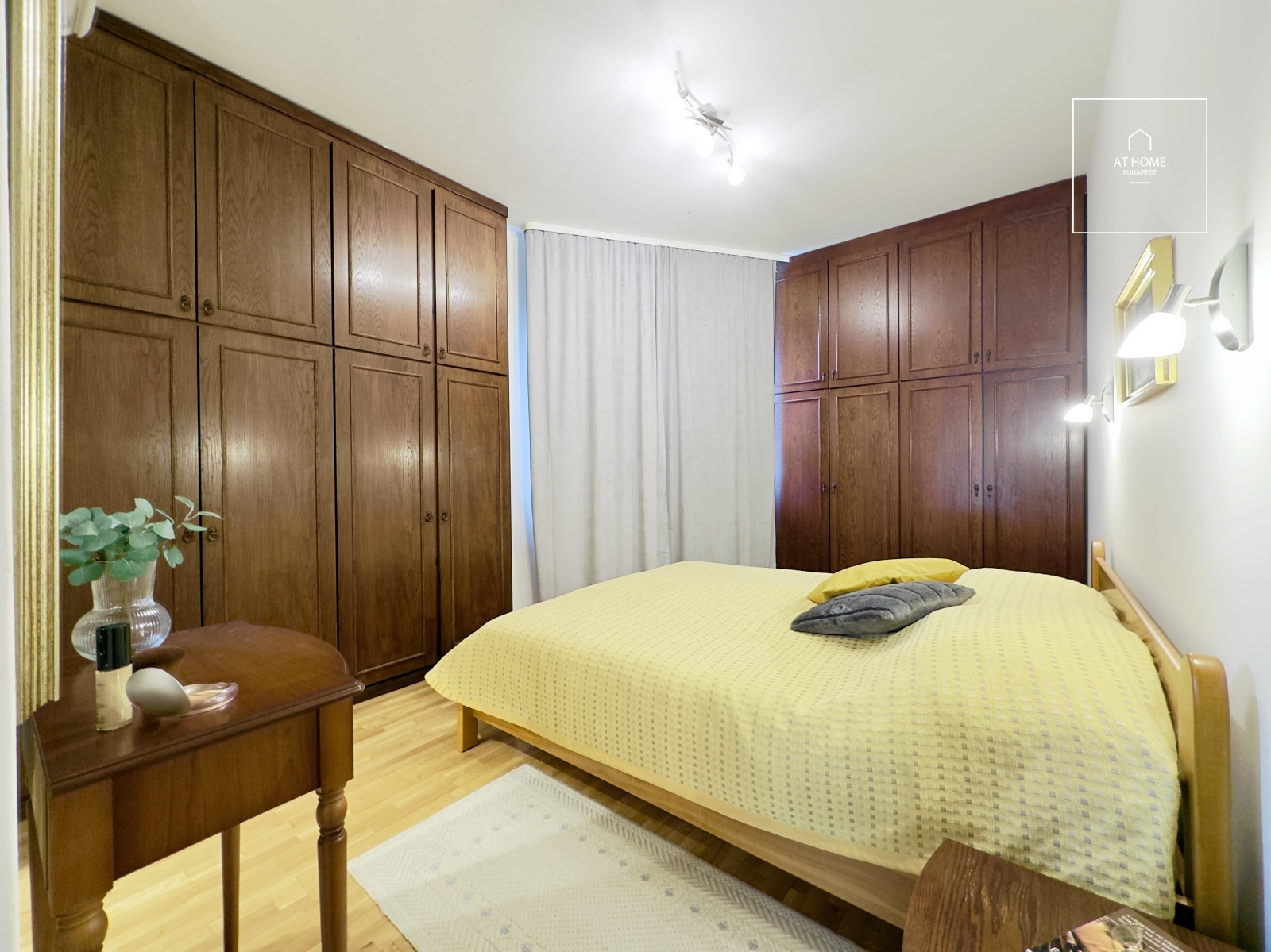 Spacious 100 sqm apartment with terrace and garage parking in Budapest’s 2nd district, Szemlőhegy