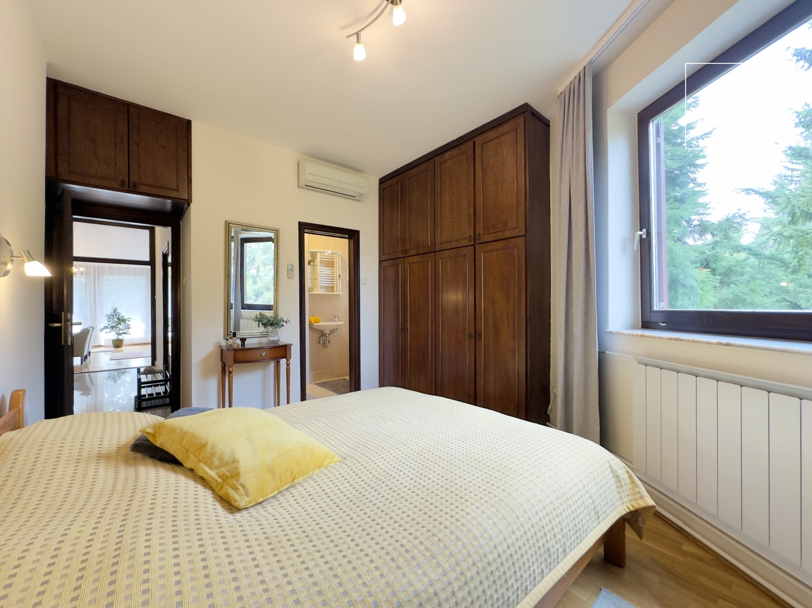 Spacious 100 sqm apartment with terrace and garage parking in Budapest’s 2nd district, Szemlőhegy