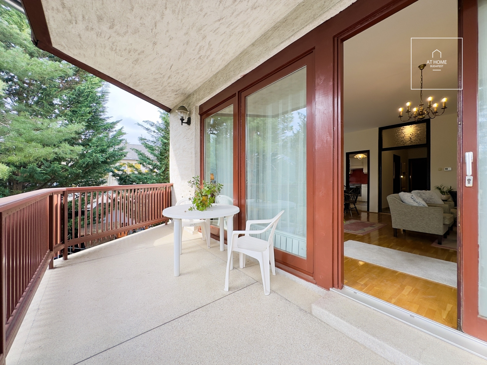 Spacious 100 sqm apartment with terrace and garage parking in Budapest’s 2nd district, Szemlőhegy