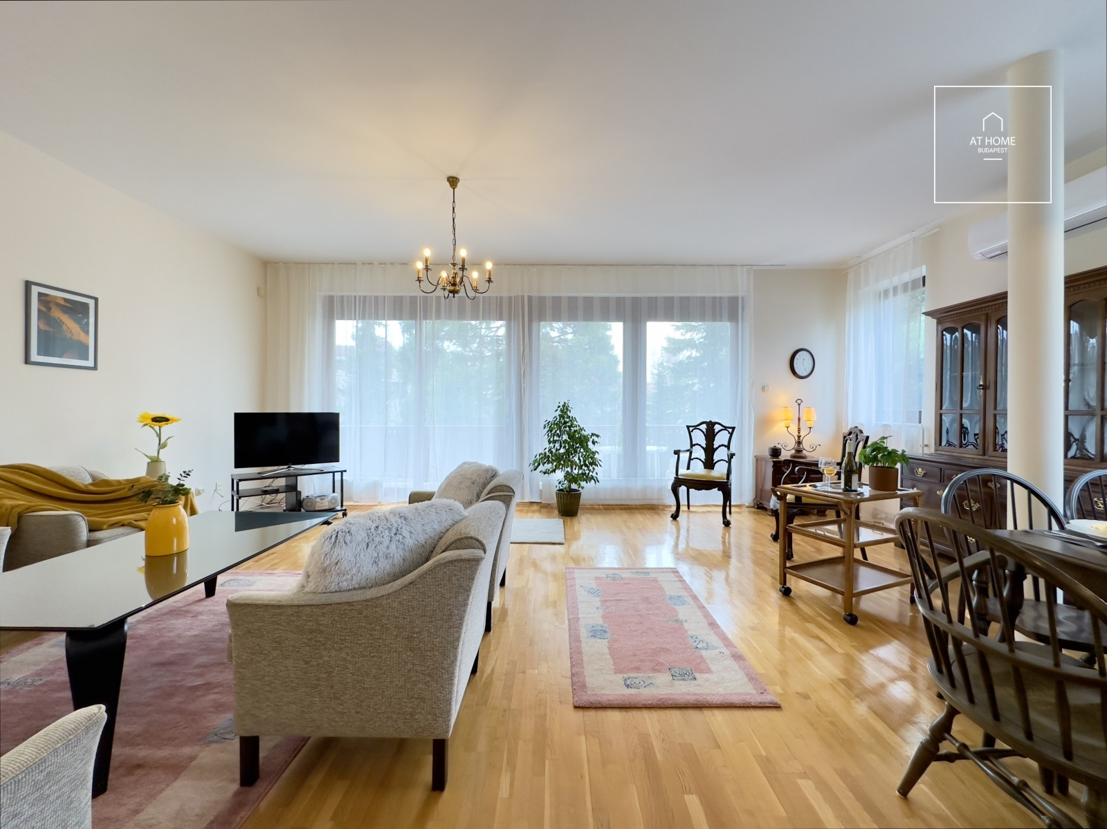 Spacious 100 sqm apartment with terrace and garage parking in Budapest’s 2nd district, Szemlőhegy