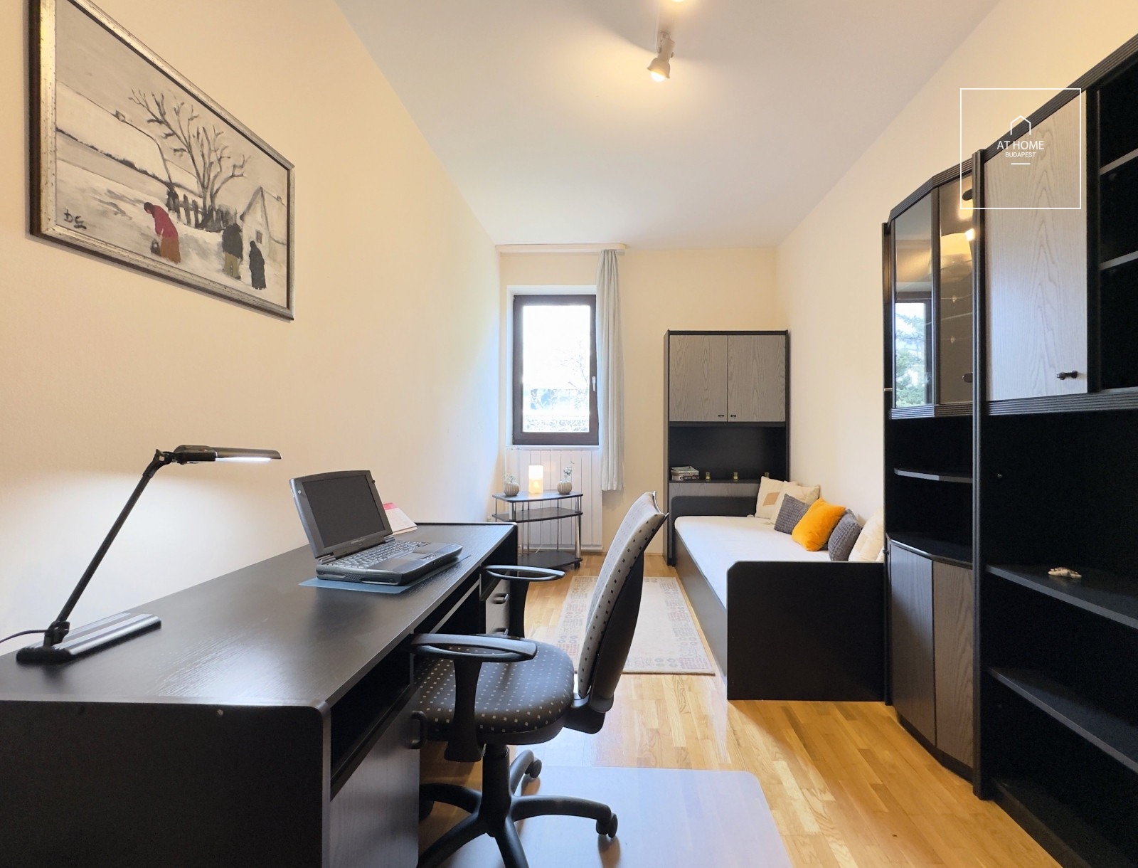 Spacious 100 sqm apartment with terrace and garage parking in Budapest’s 2nd district, Szemlőhegy