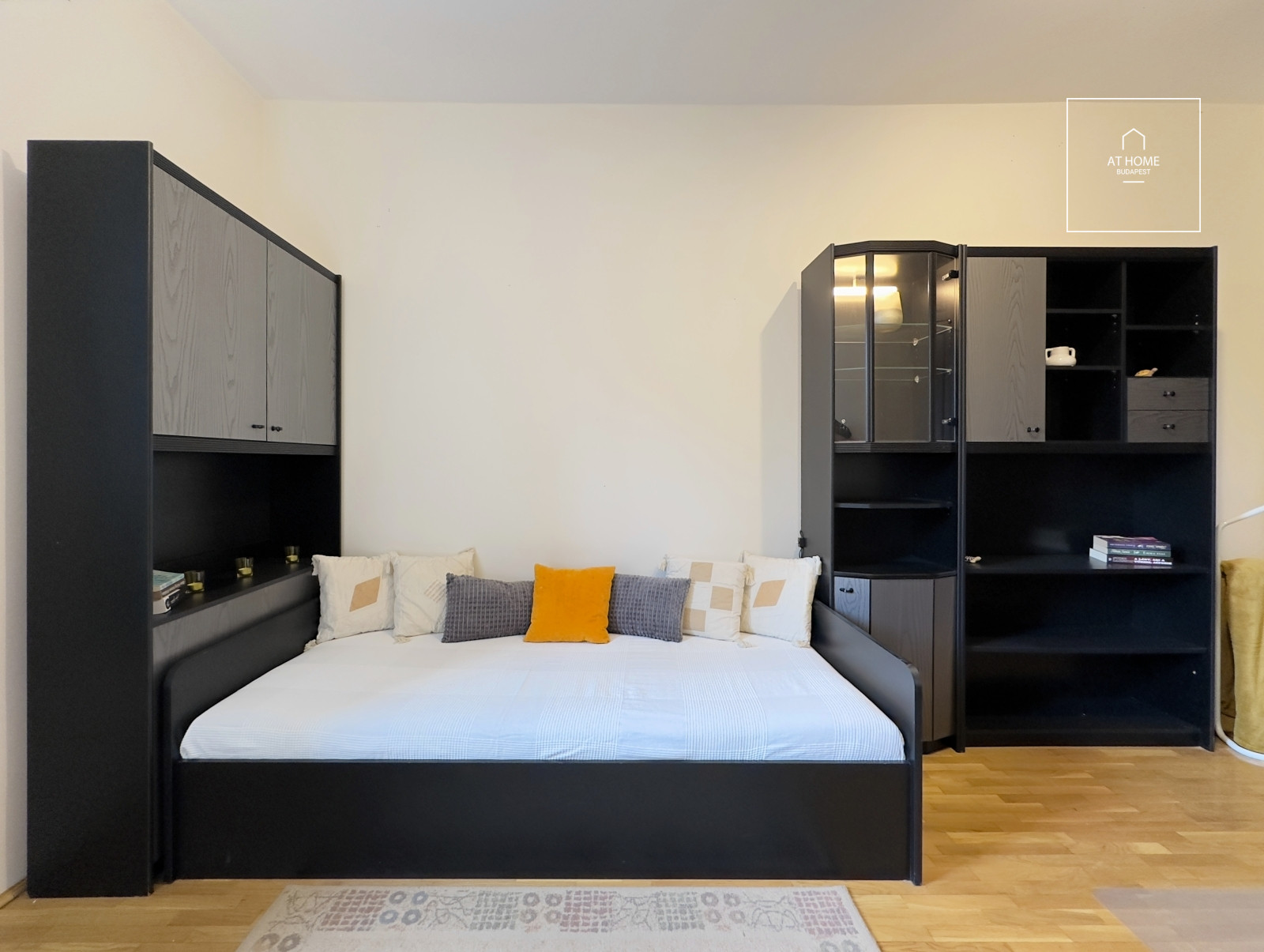 Spacious 100 sqm apartment with terrace and garage parking in Budapest’s 2nd district, Szemlőhegy