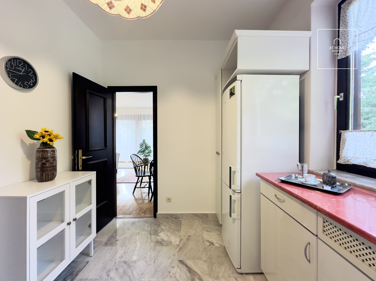 Spacious 100 sqm apartment with terrace and garage parking in Budapest’s 2nd district, Szemlőhegy