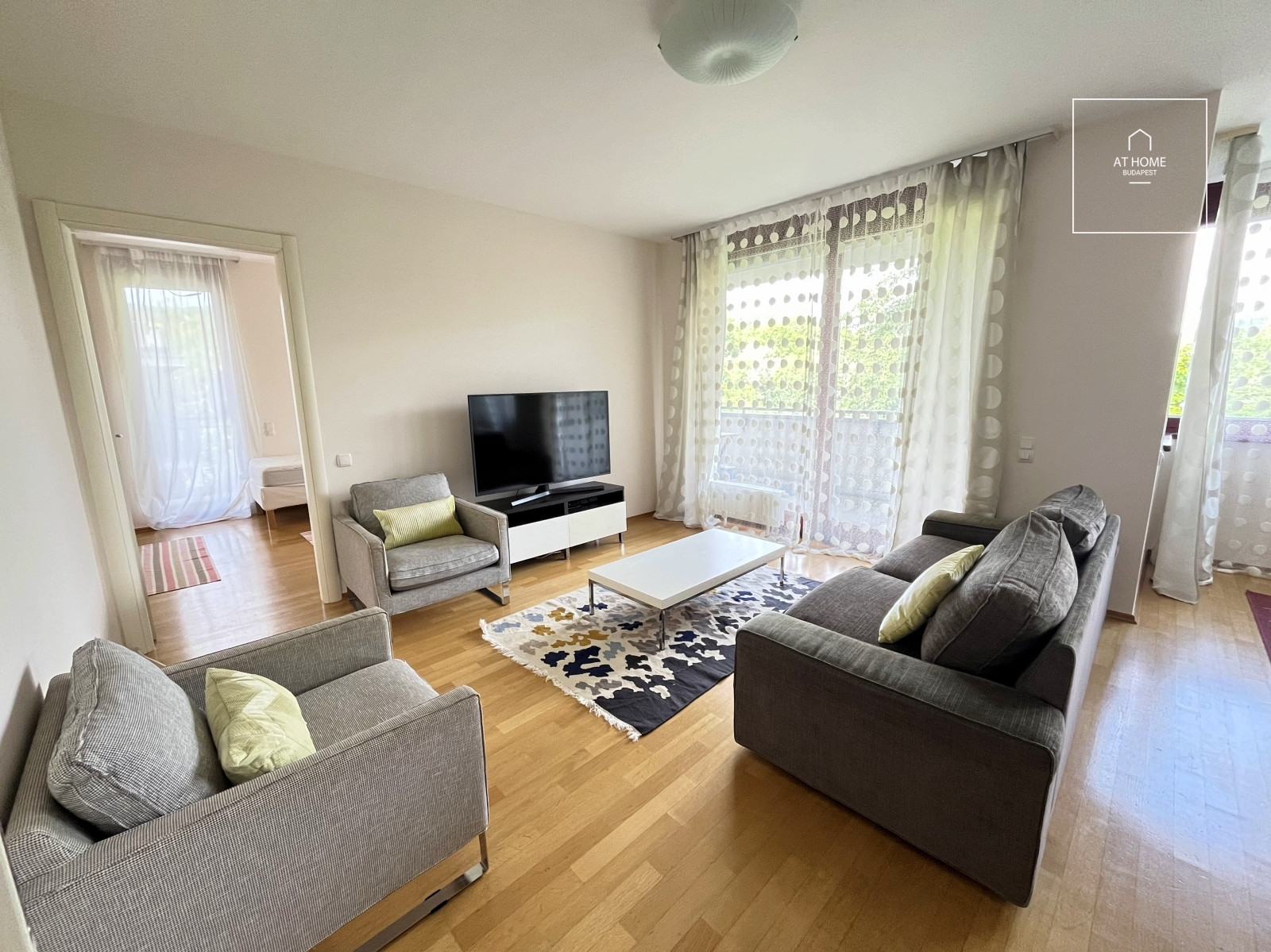 3-Bedroom Apartment with Balcony in District II, Pasarét